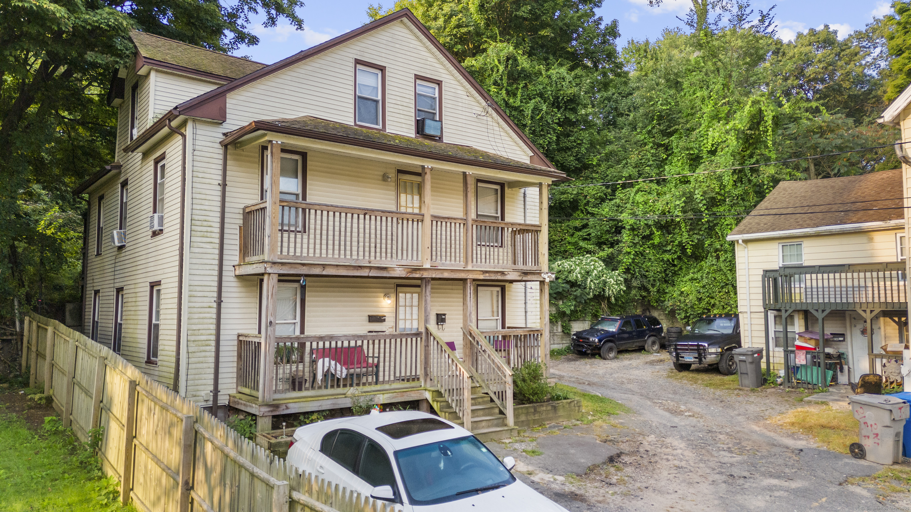 211 Park Street Property Photo 2