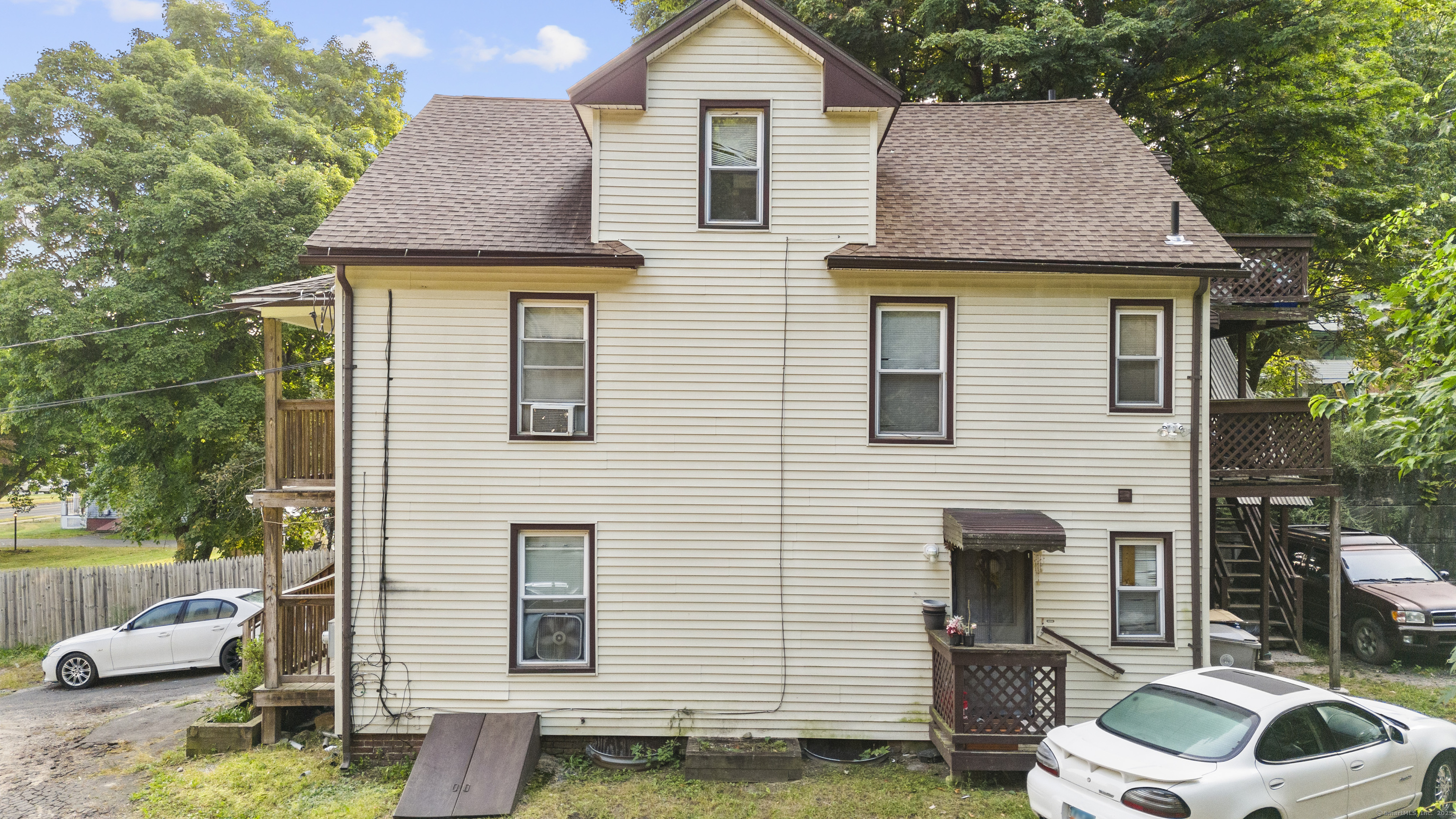 211 Park Street Property Photo 3