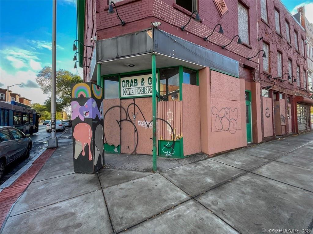617 Park Street Property Photo 4