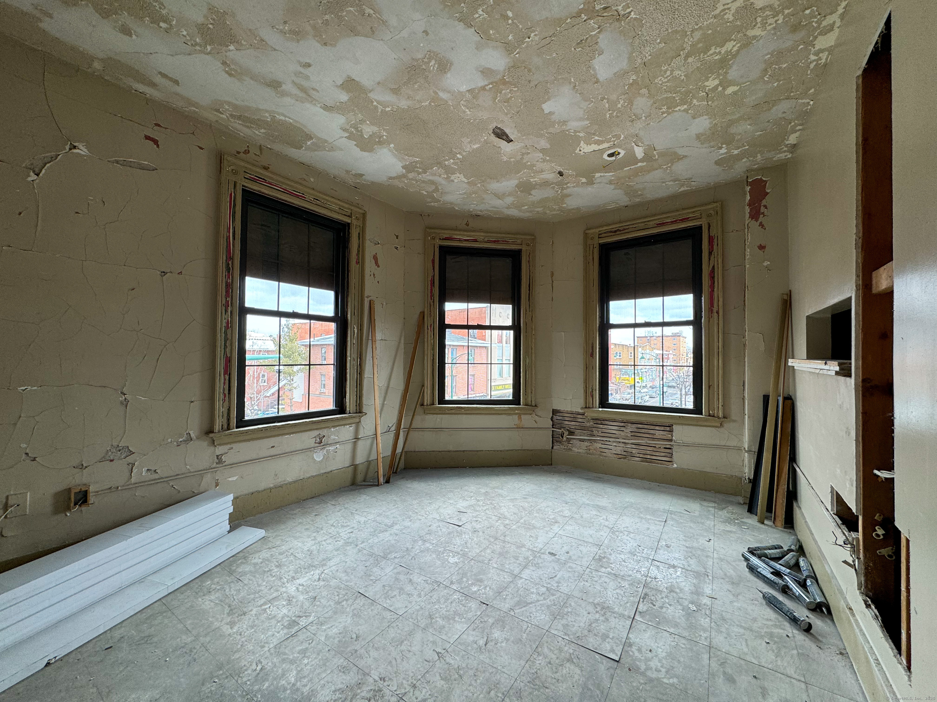 617 Park Street Property Photo 5
