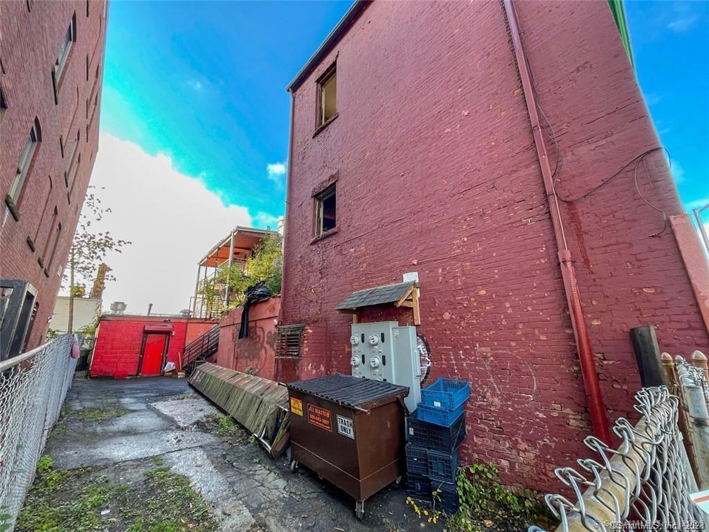 617 Park Street Property Photo 9