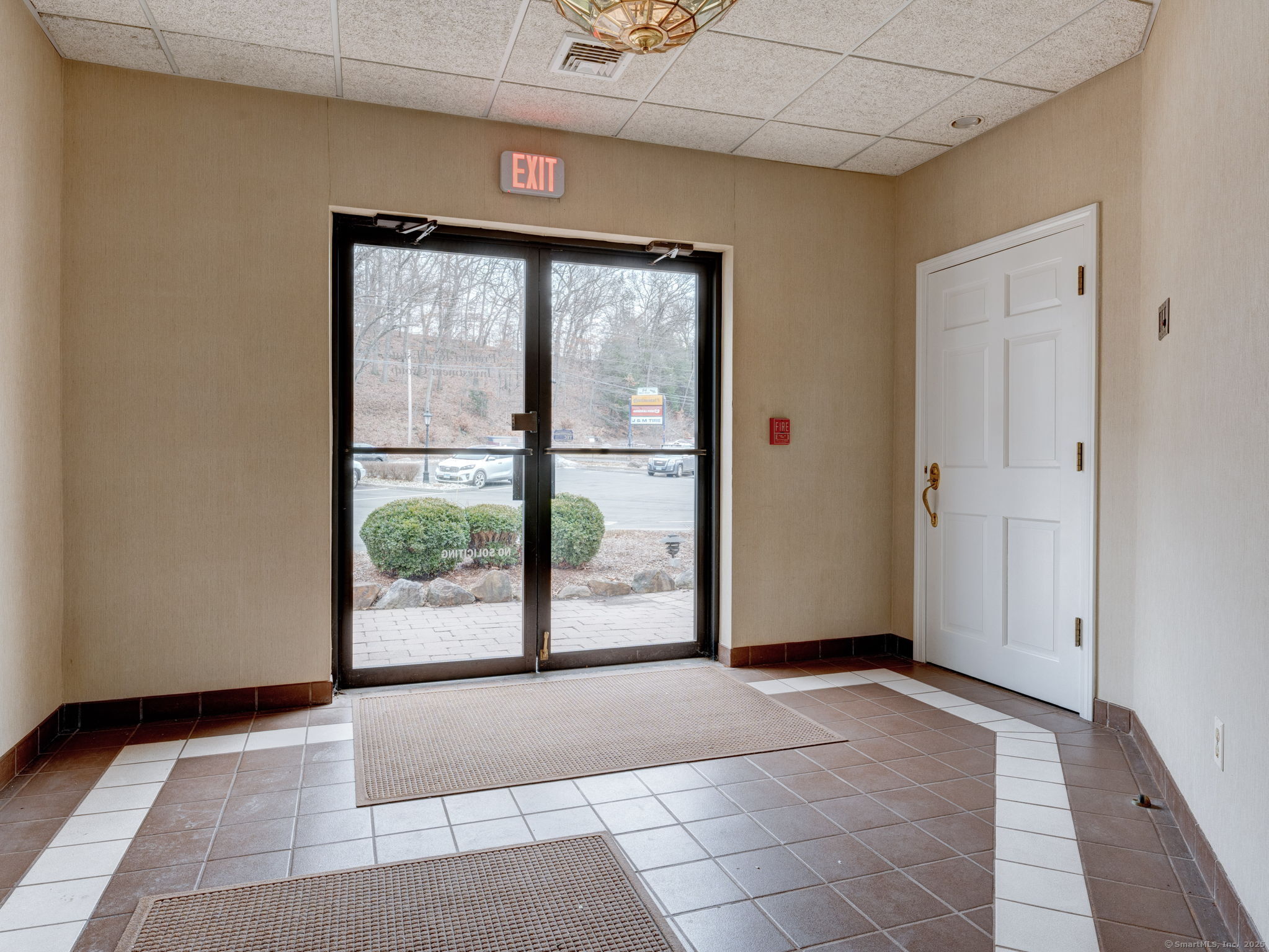 100 Queen 4 - D Street Property Photo 7