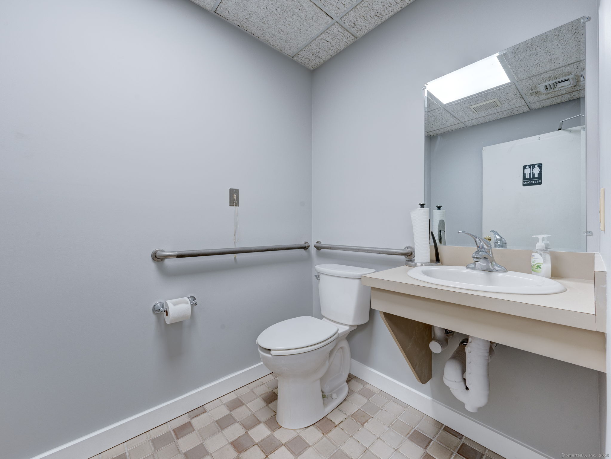 100 Queen 4 - D Street Property Photo 11