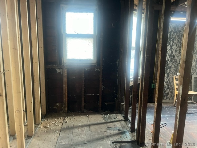 66-68 Adams Street Property Photo 6