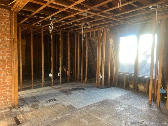 66-68 Adams Street Property Photo 25