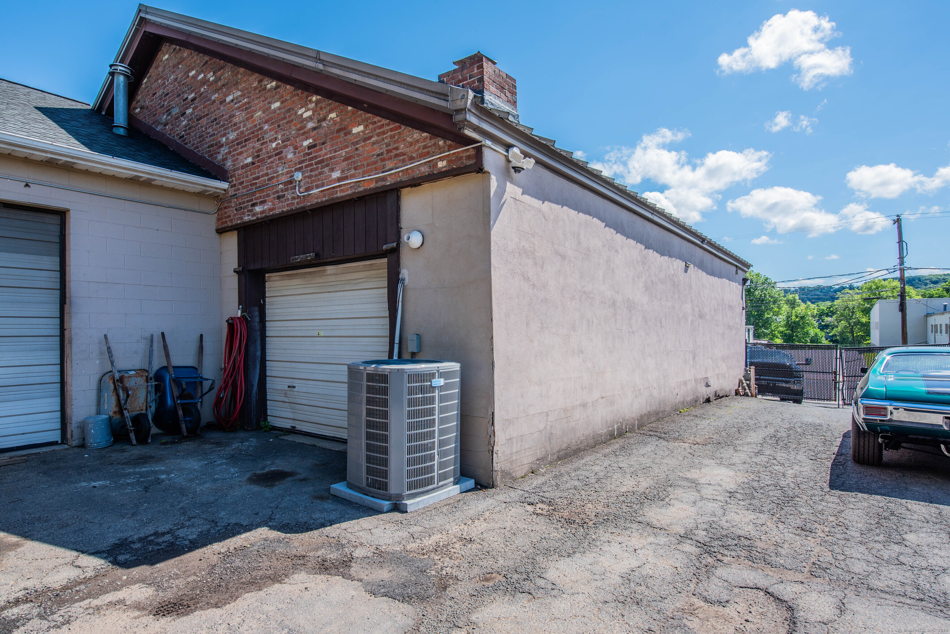 87 Custer Street Property Photo 24