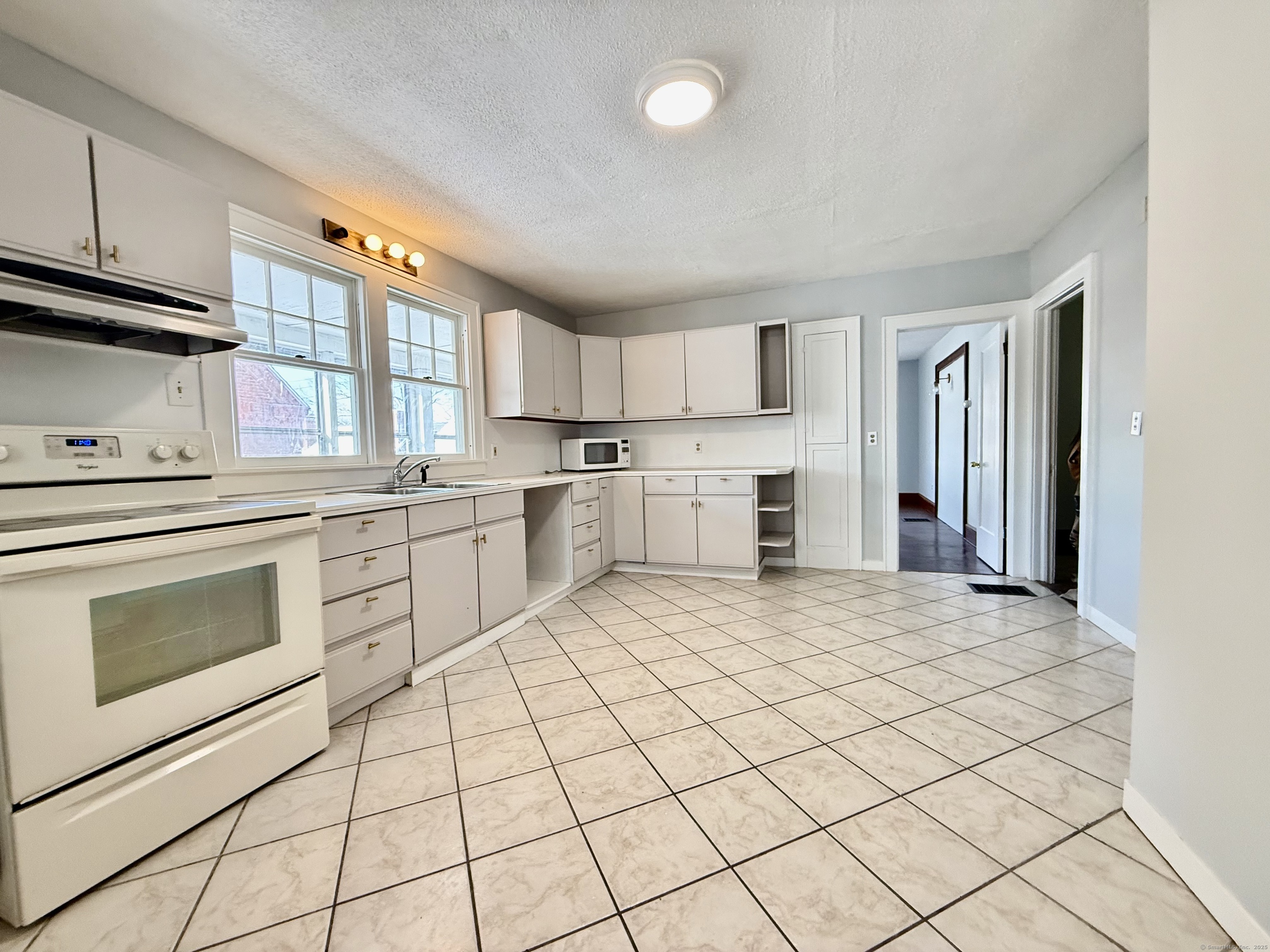 249 Yantic Street Property Photo 3