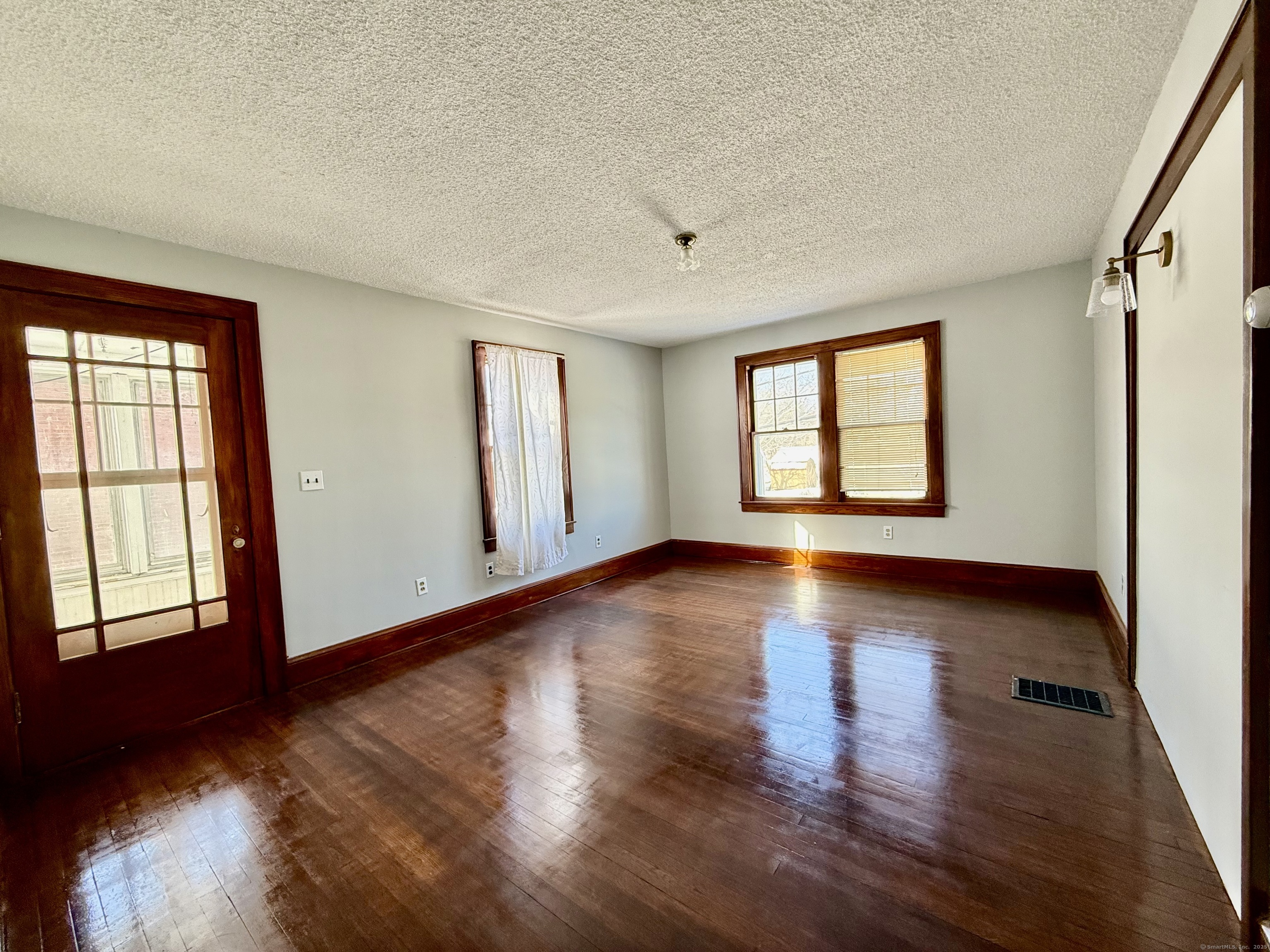 249 Yantic Street Property Photo 6