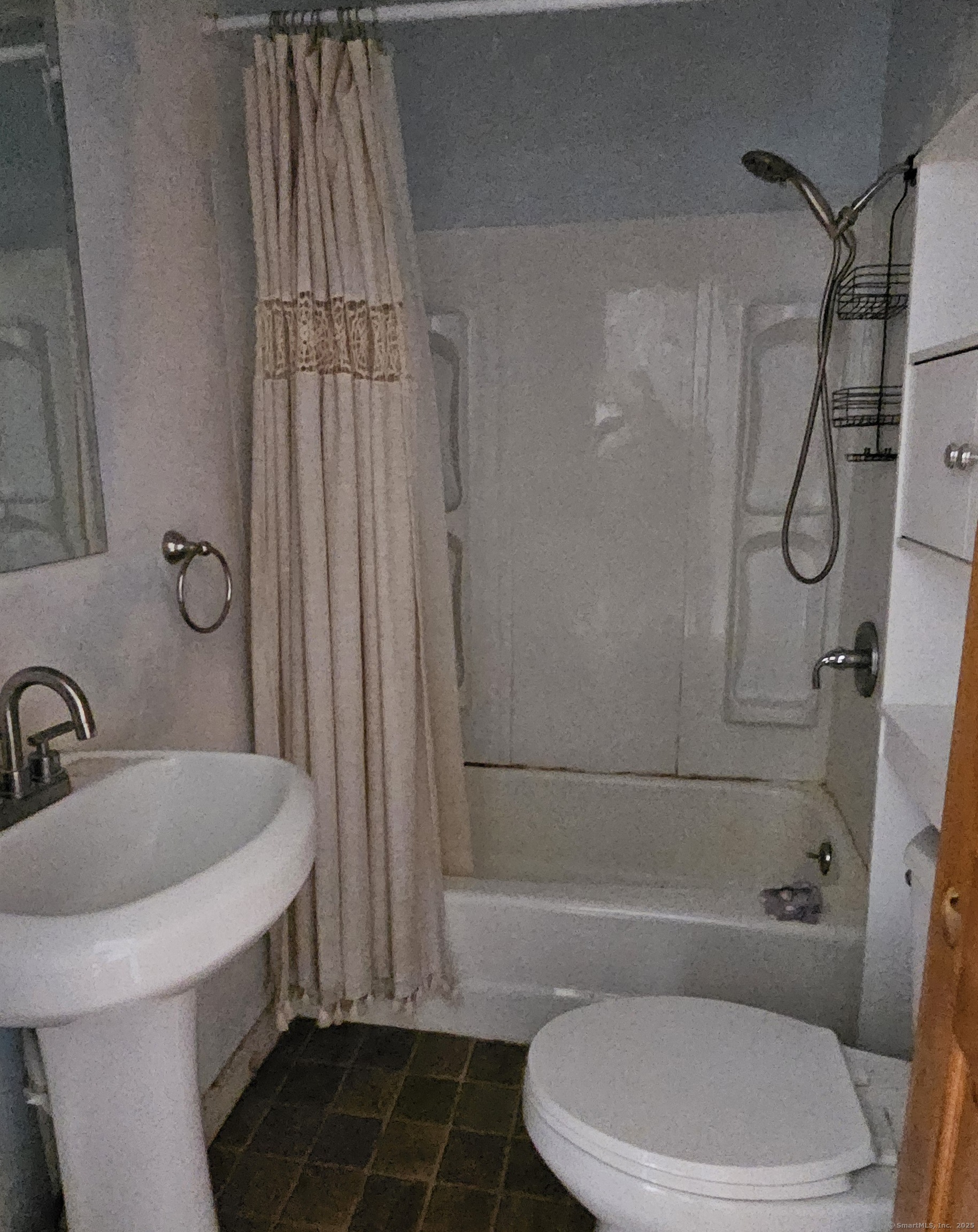 40 Boys Avenue Property Photo 3