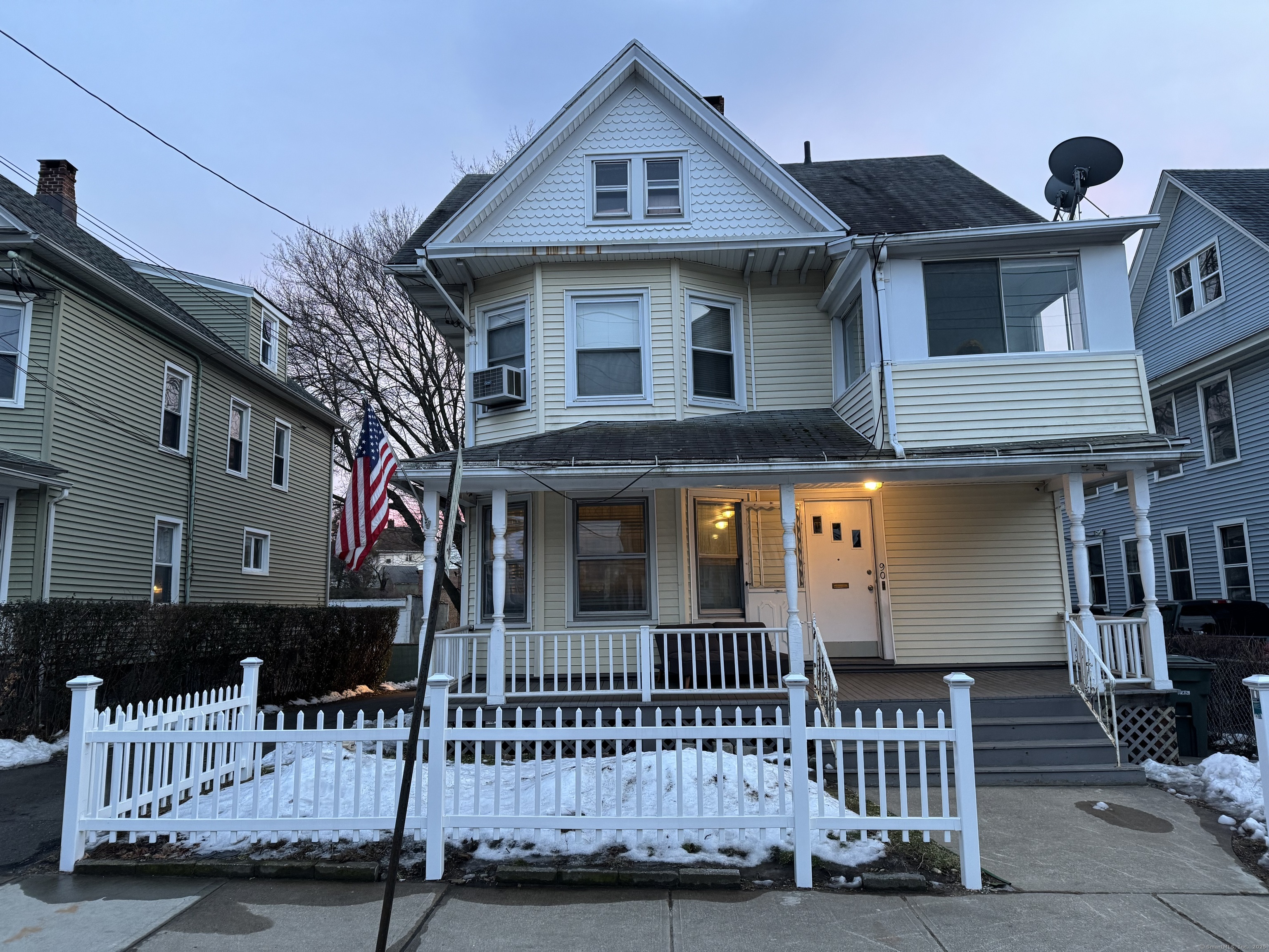 90 Roosevelt Street Property Photo 1