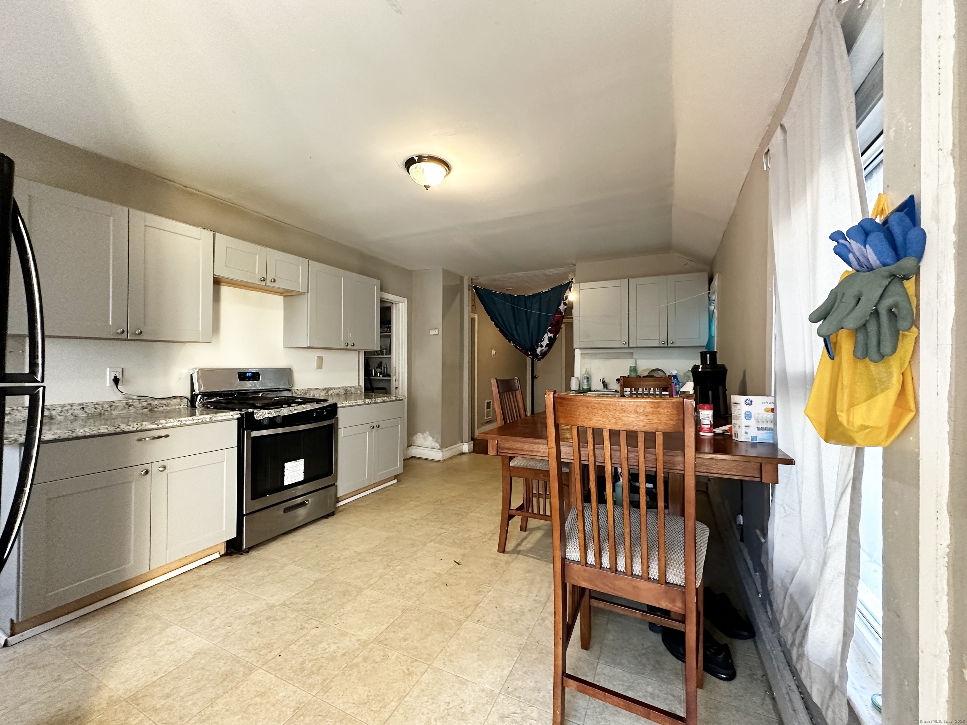 98 Sylvan Avenue Property Photo 7