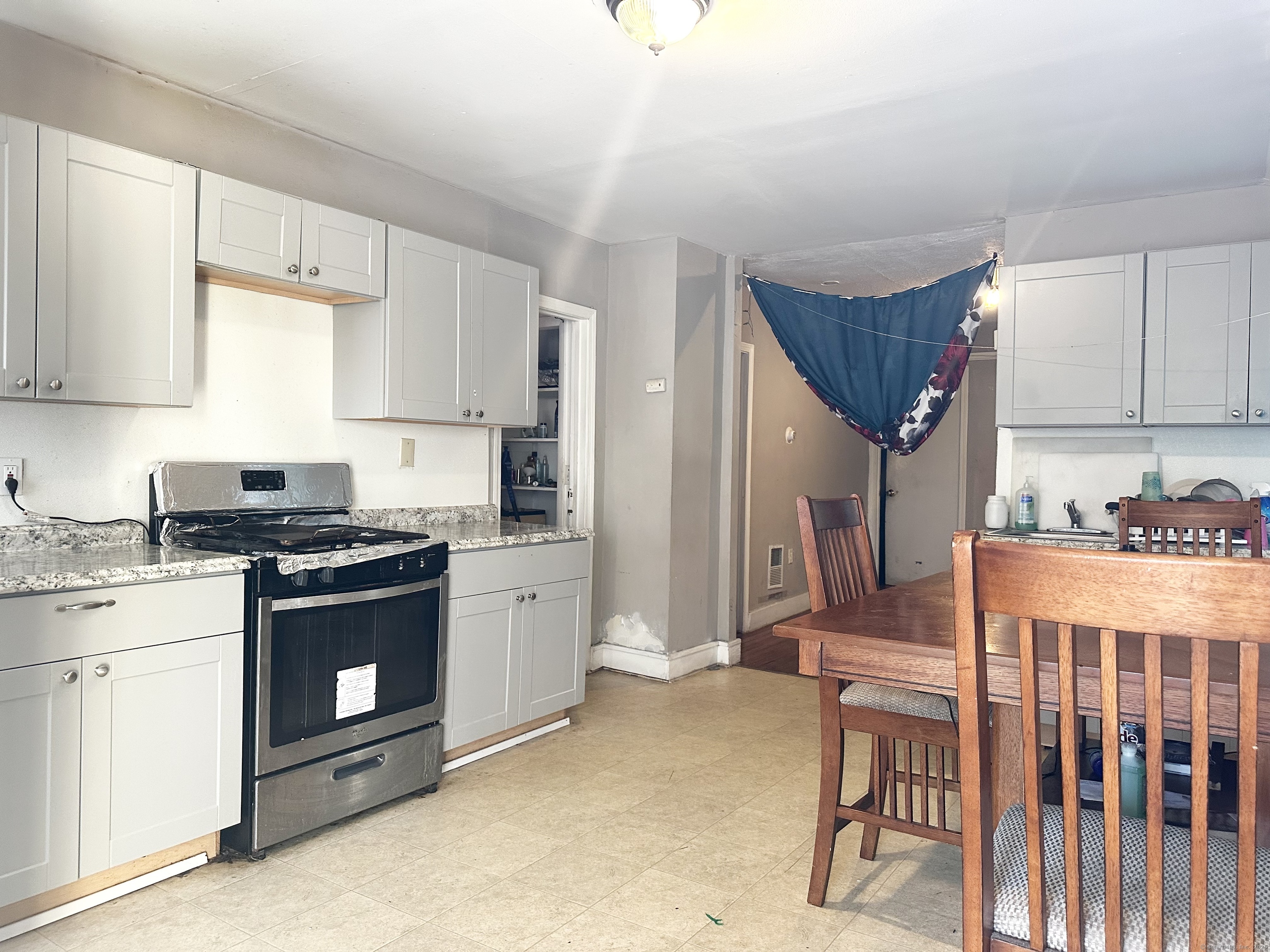 98 Sylvan Avenue Property Photo 11