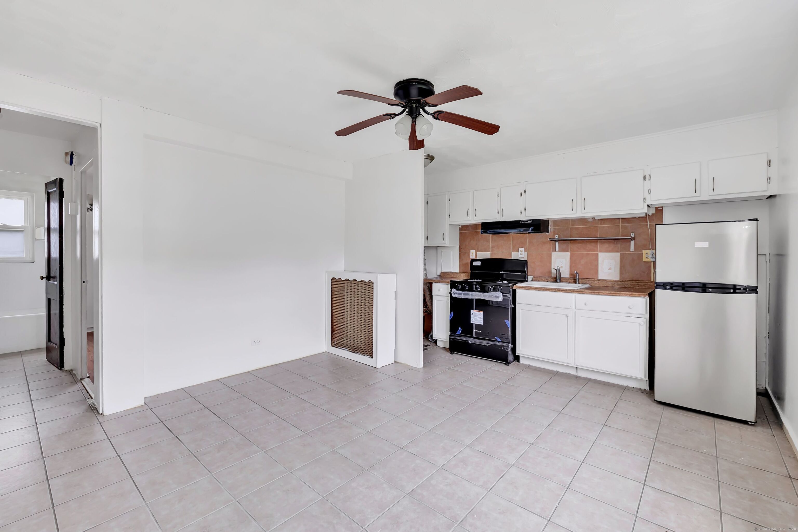 367 D Building 5 Granfield Avenue Property Photo 3
