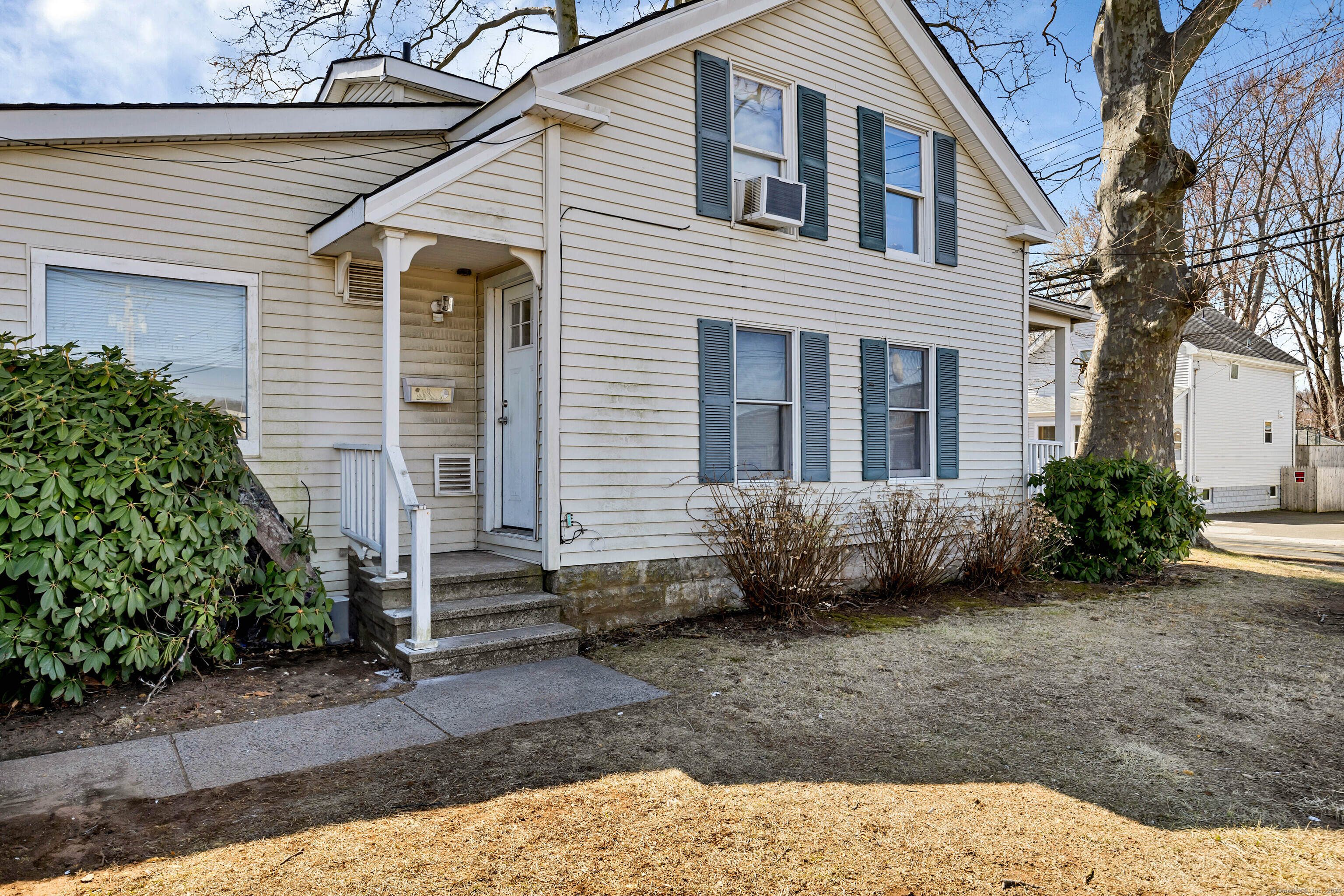 200 Kimberly Avenue Property Photo 4