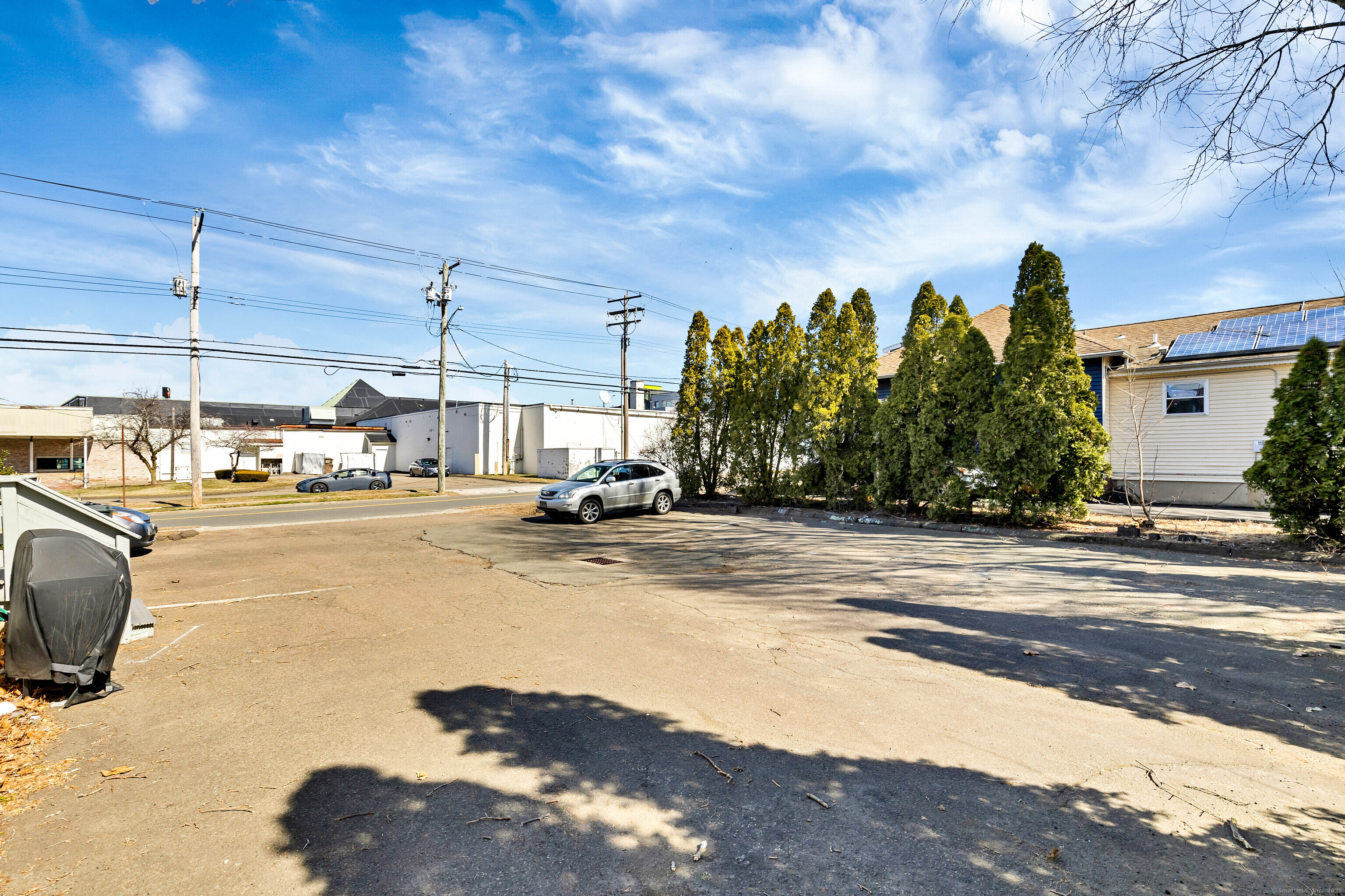 200 Kimberly Avenue Property Photo 5