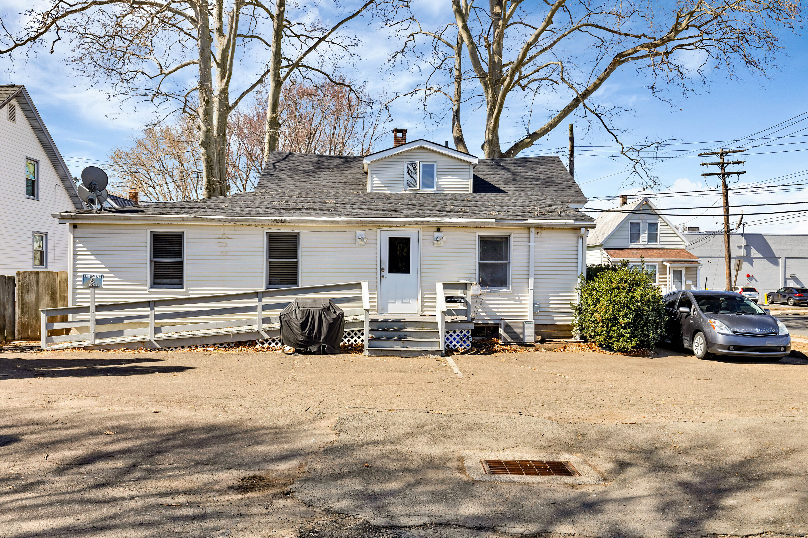 200 Kimberly Avenue Property Photo 6
