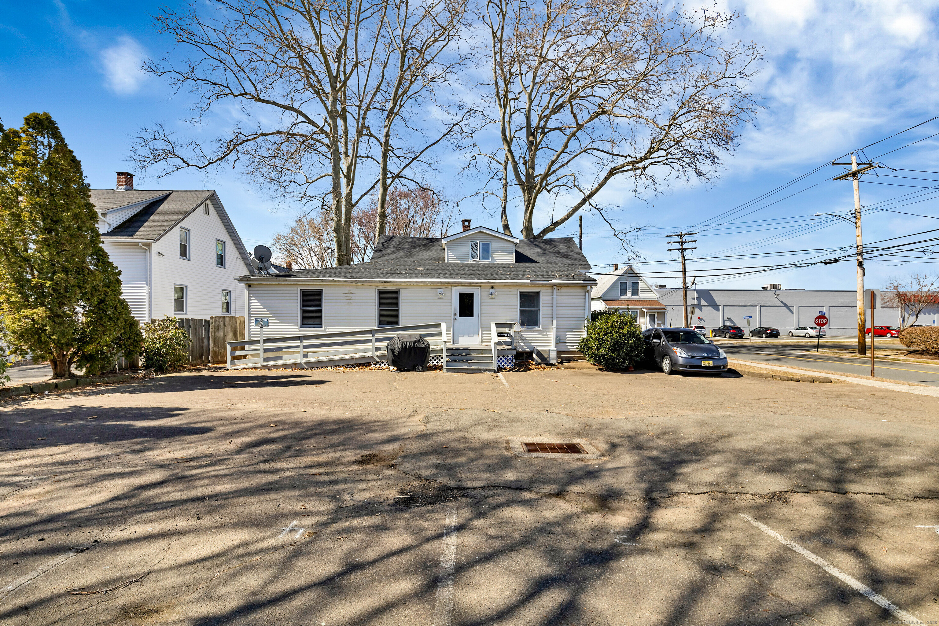 200 Kimberly Avenue Property Photo 7