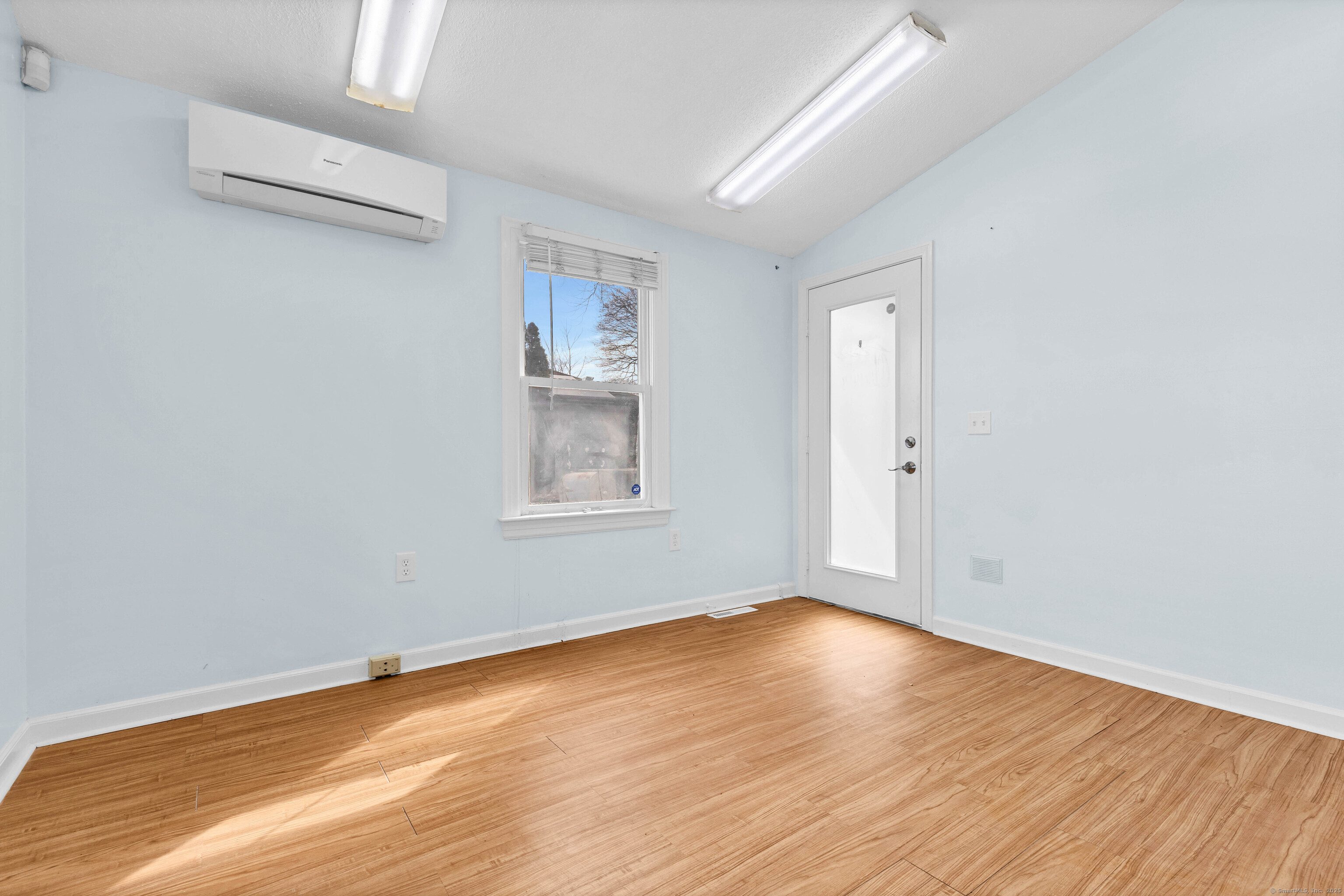 200 Kimberly Avenue Property Photo 24