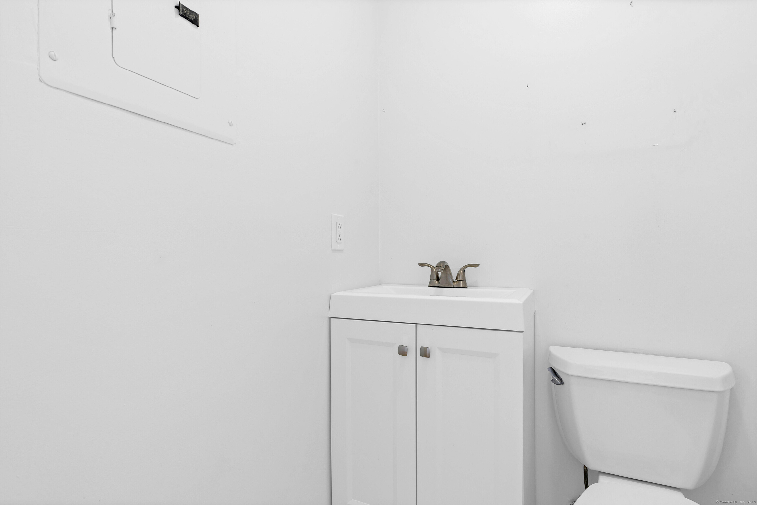 200 Kimberly Avenue Property Photo 25