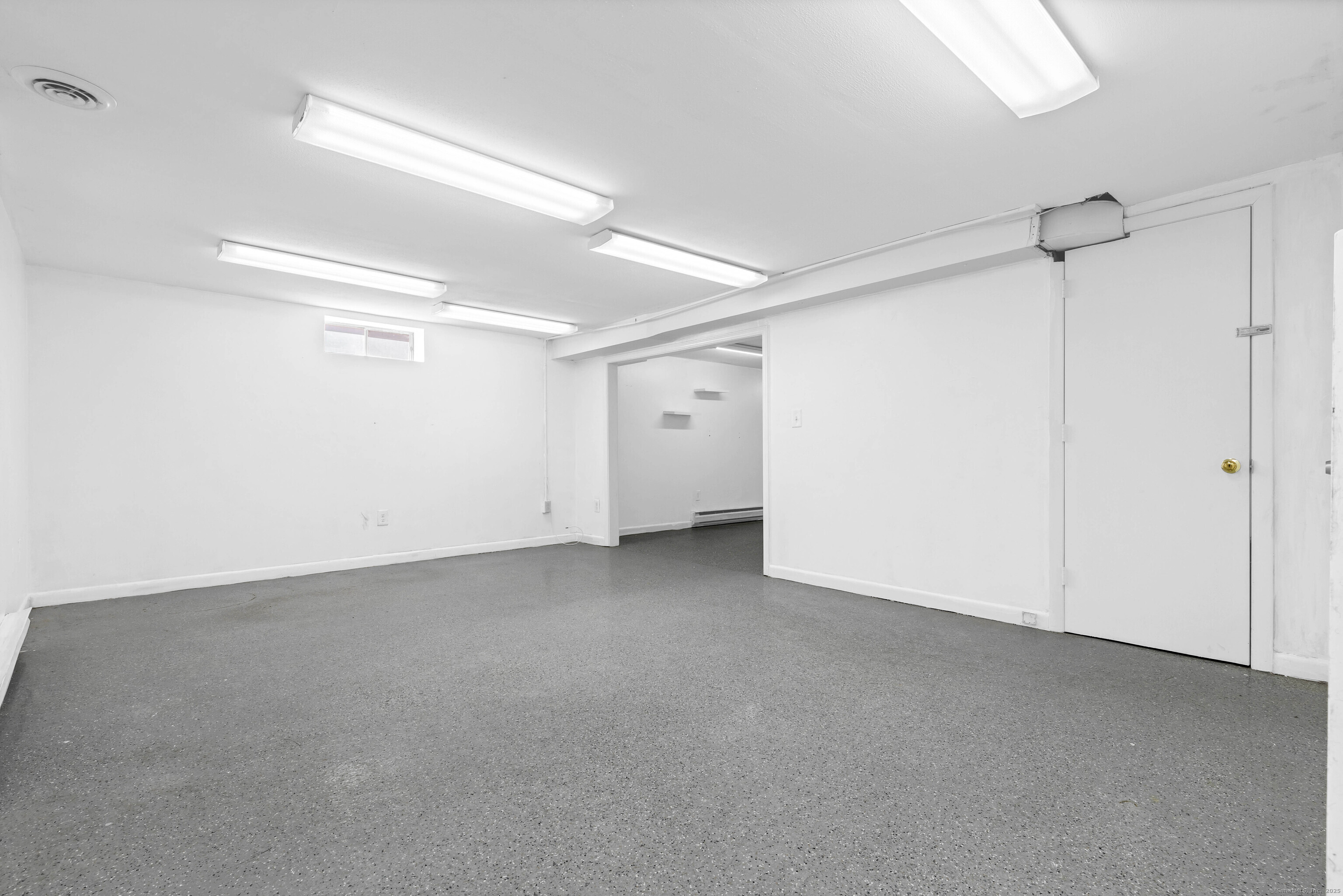 200 Kimberly Avenue Property Photo 27