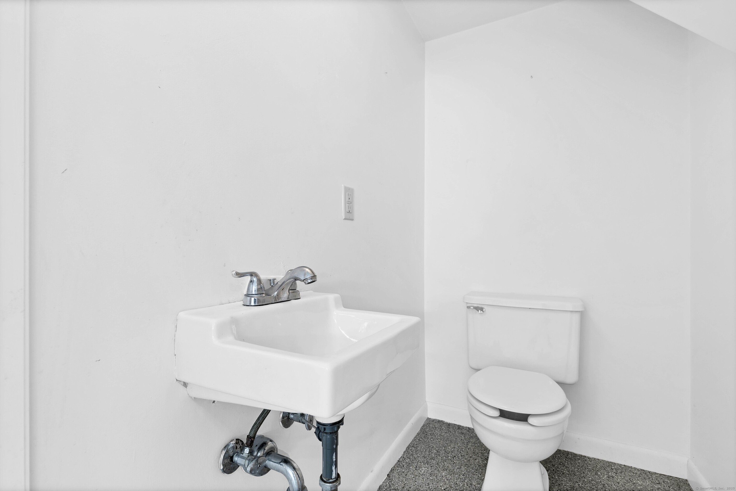 200 Kimberly Avenue Property Photo 32