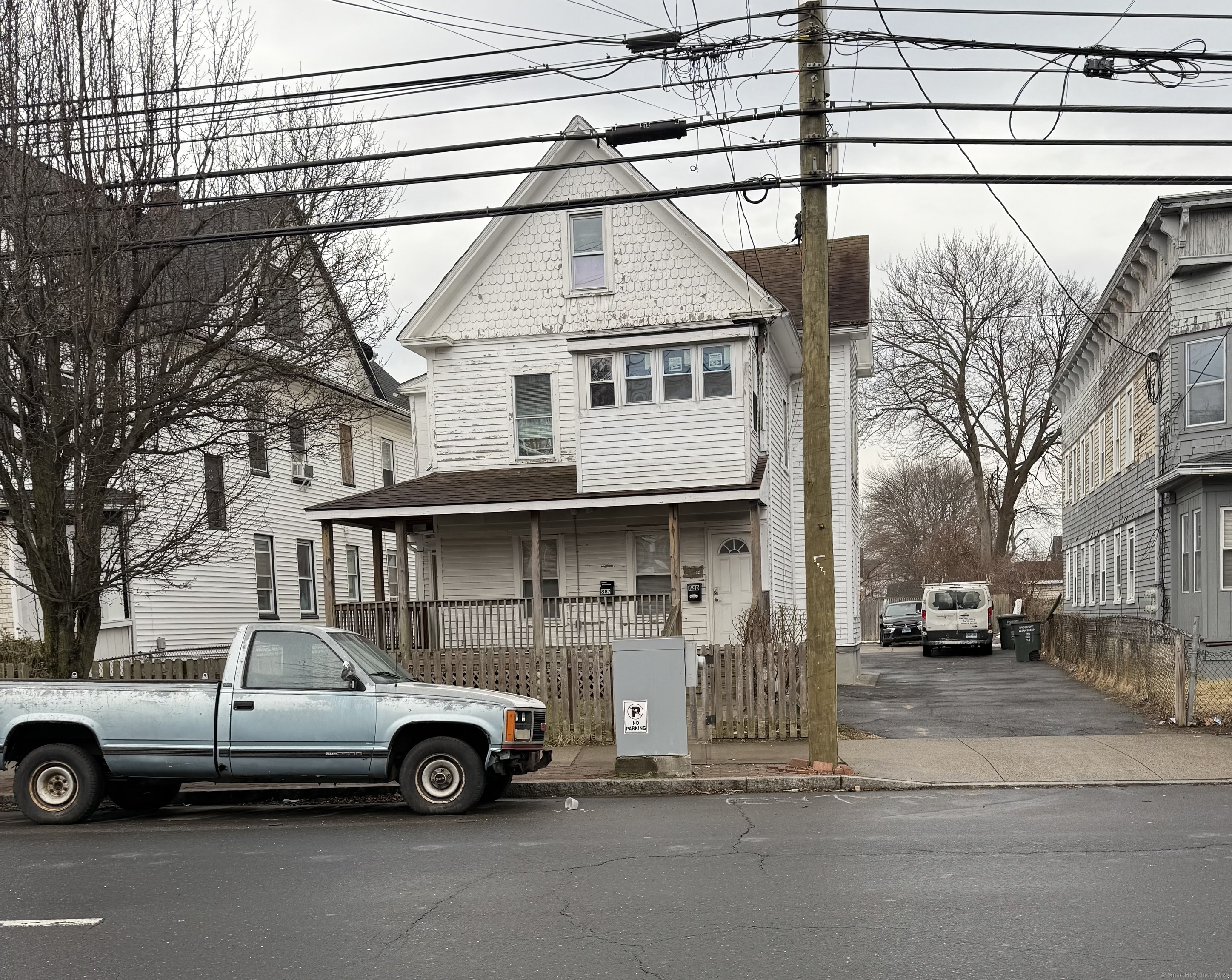 880 Connecticut Avenue Property Photo 1