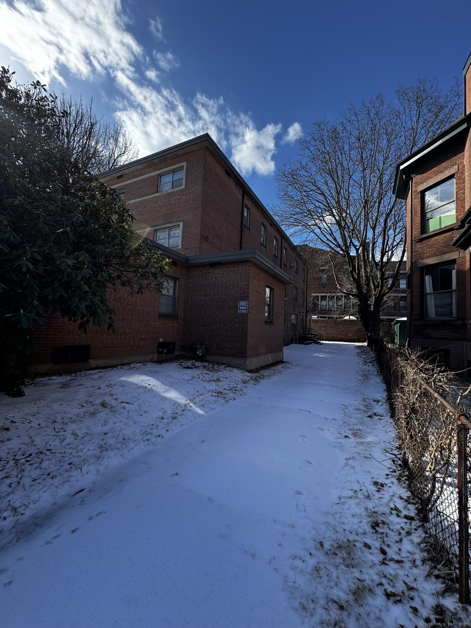 11 Charter Oak Place Property Photo 2