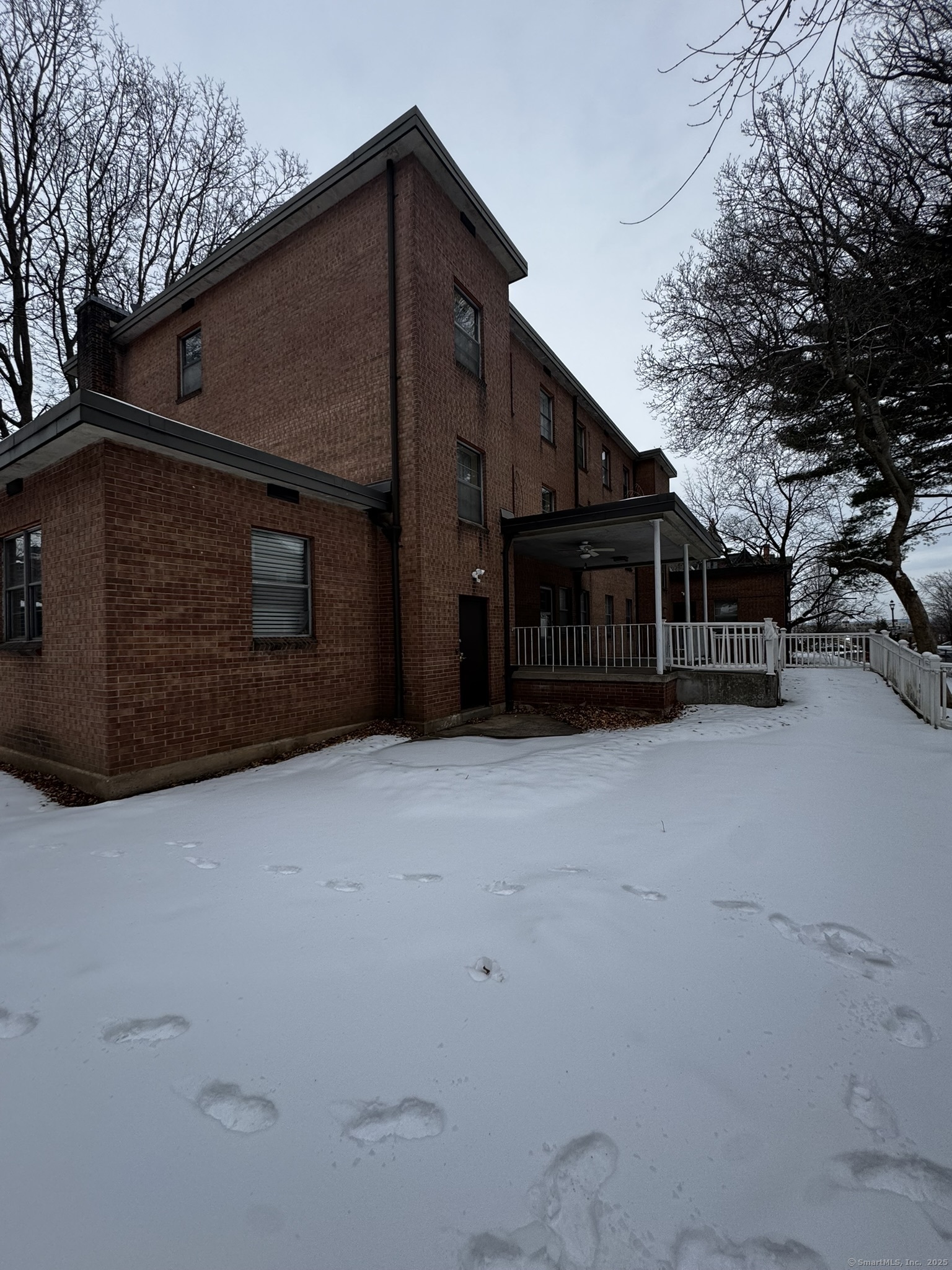 11 Charter Oak Place Property Photo 3