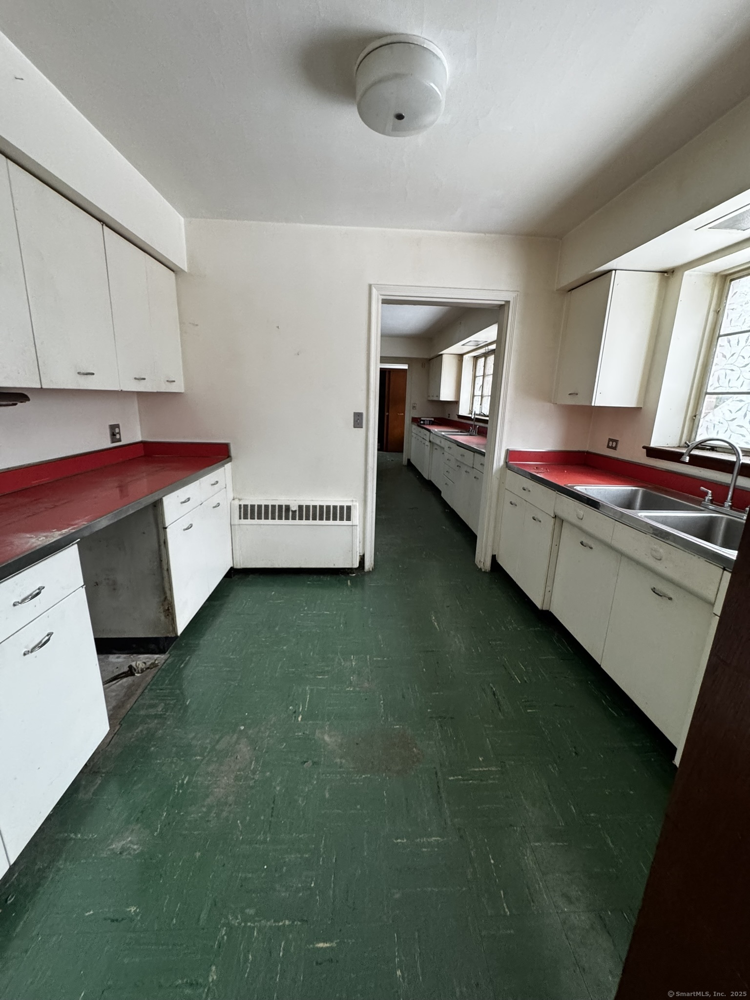 11 Charter Oak Place Property Photo 13