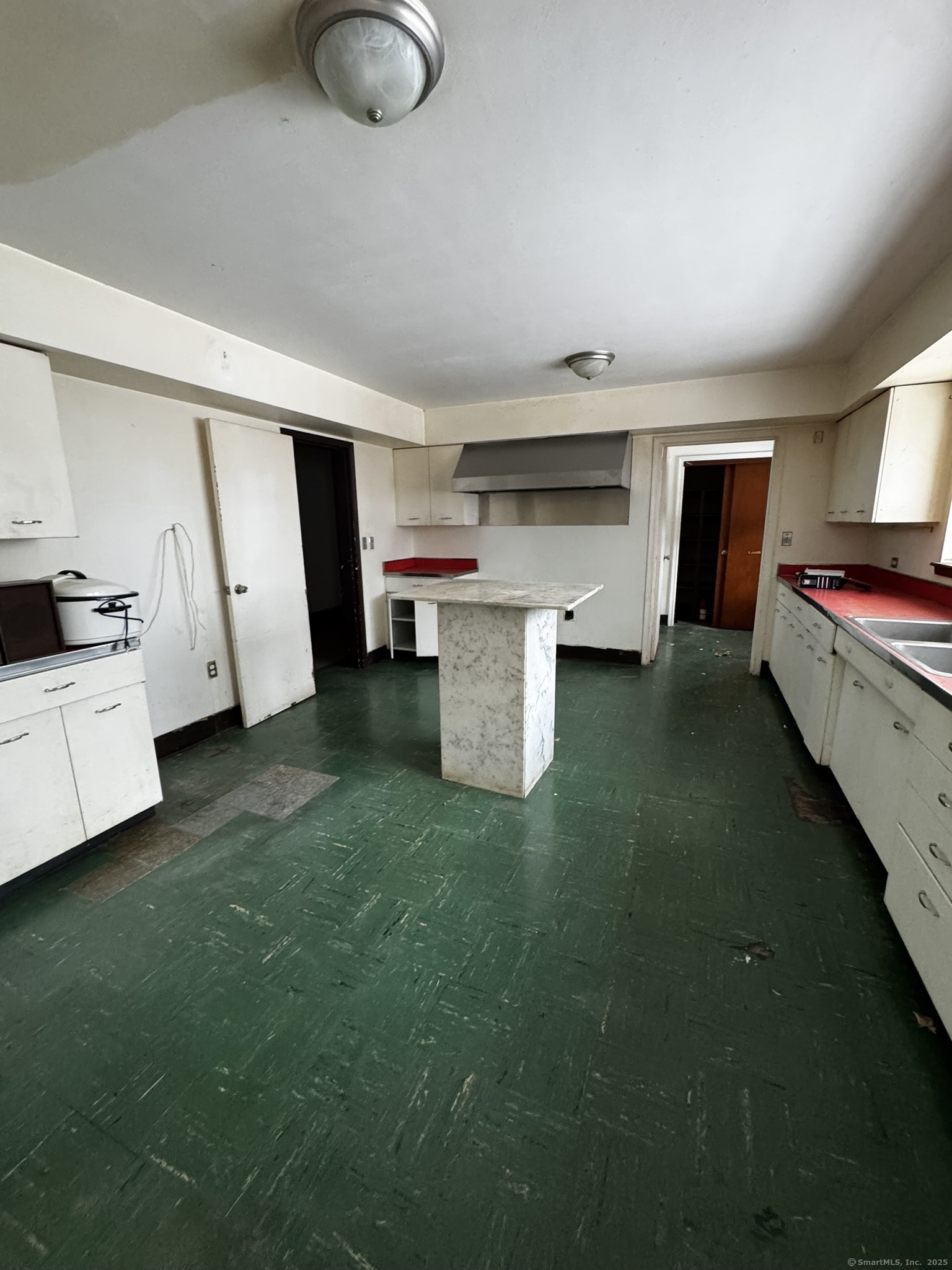 11 Charter Oak Place Property Photo 15