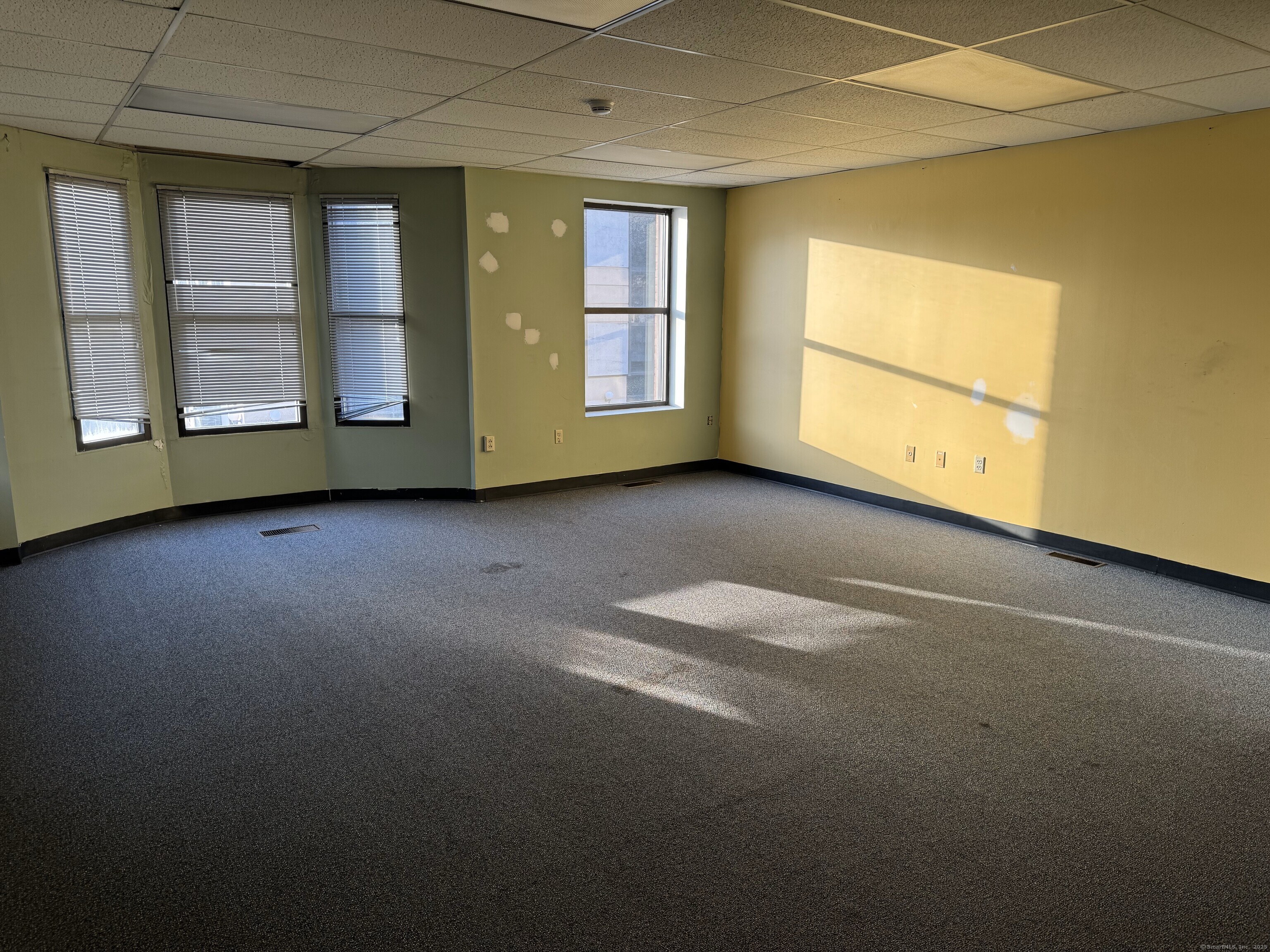 360 Fairfield 2nd Fl Avenue Property Photo 3