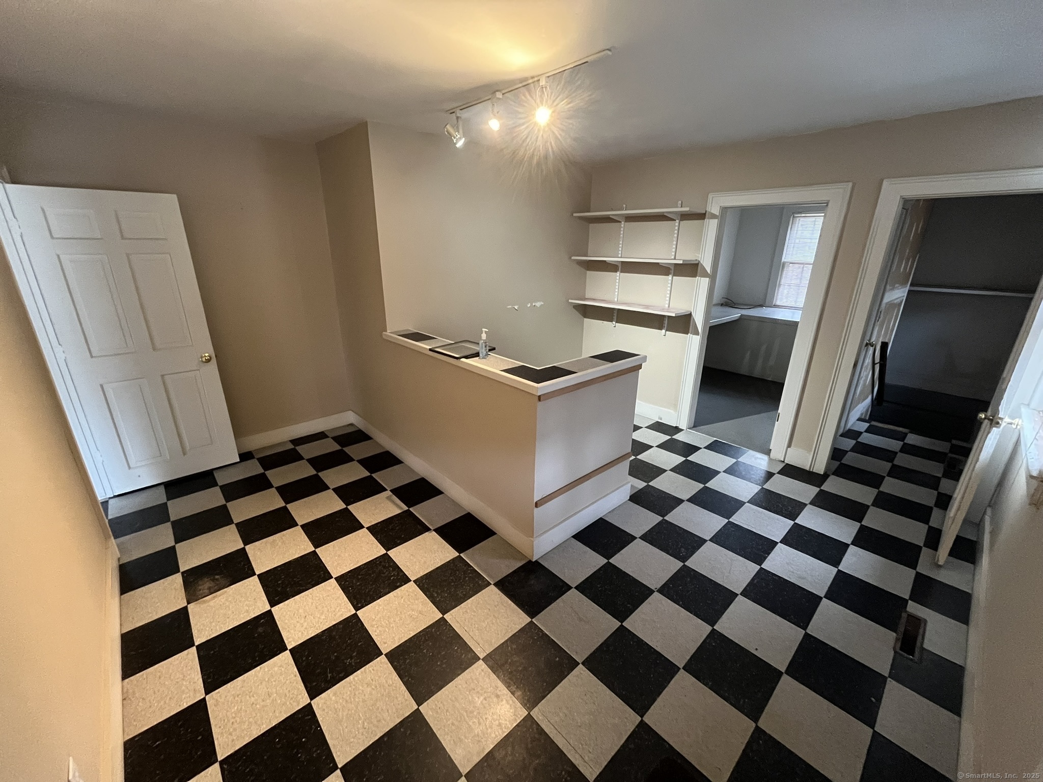 439 Washington Road Property Photo 5