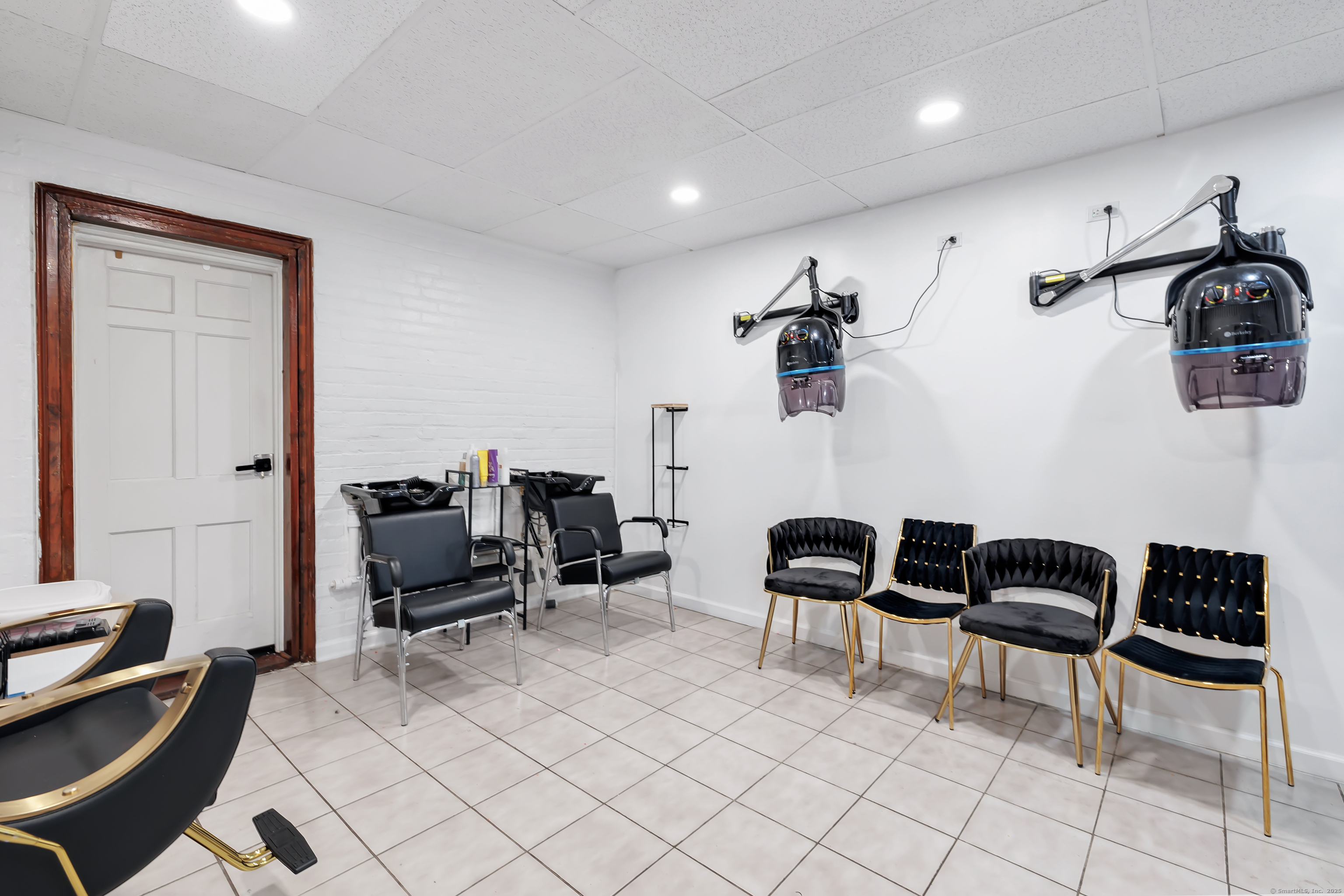 6 Woodward Avenue Property Photo 10