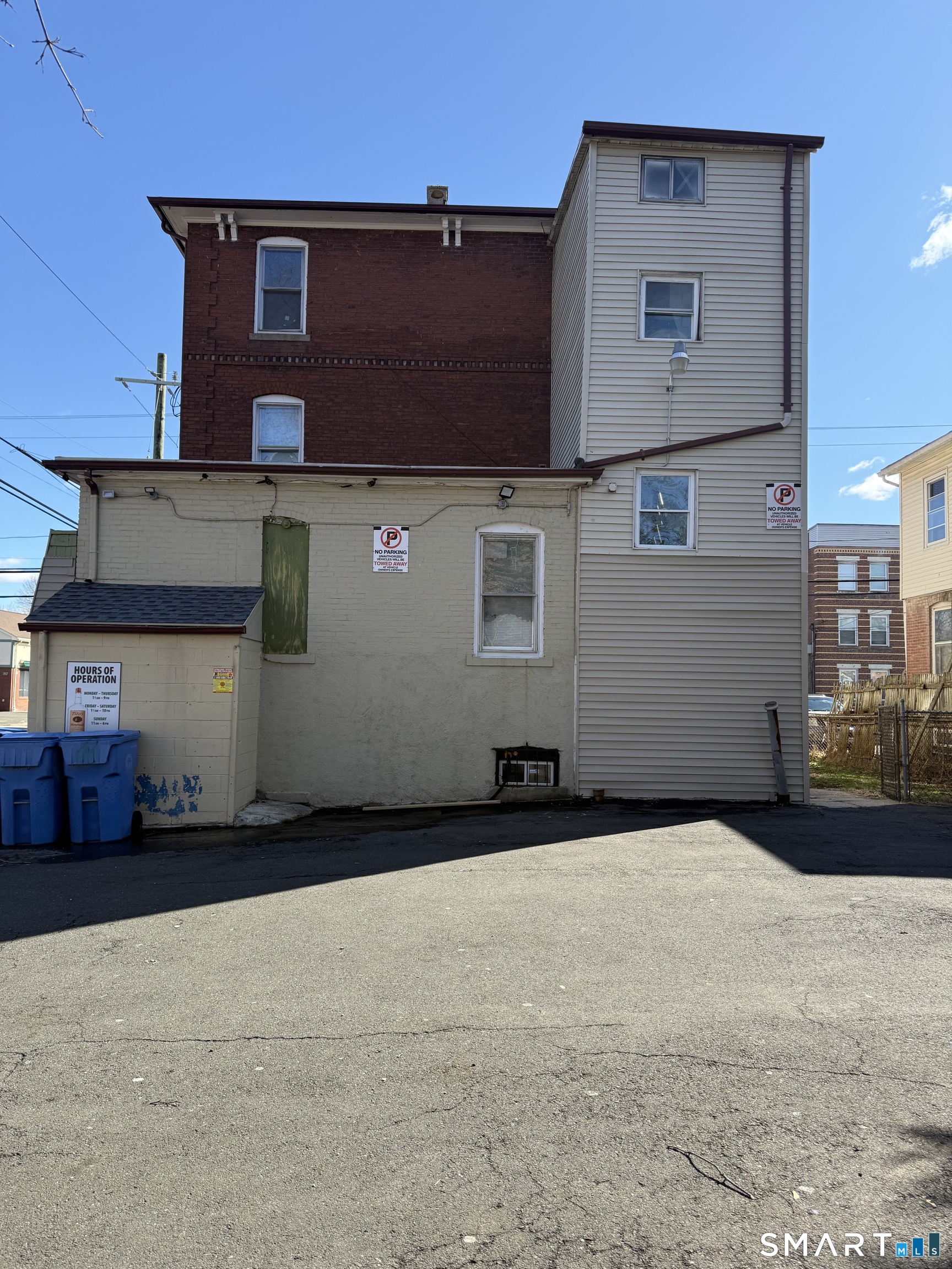 198 Oak Street Property Photo 1