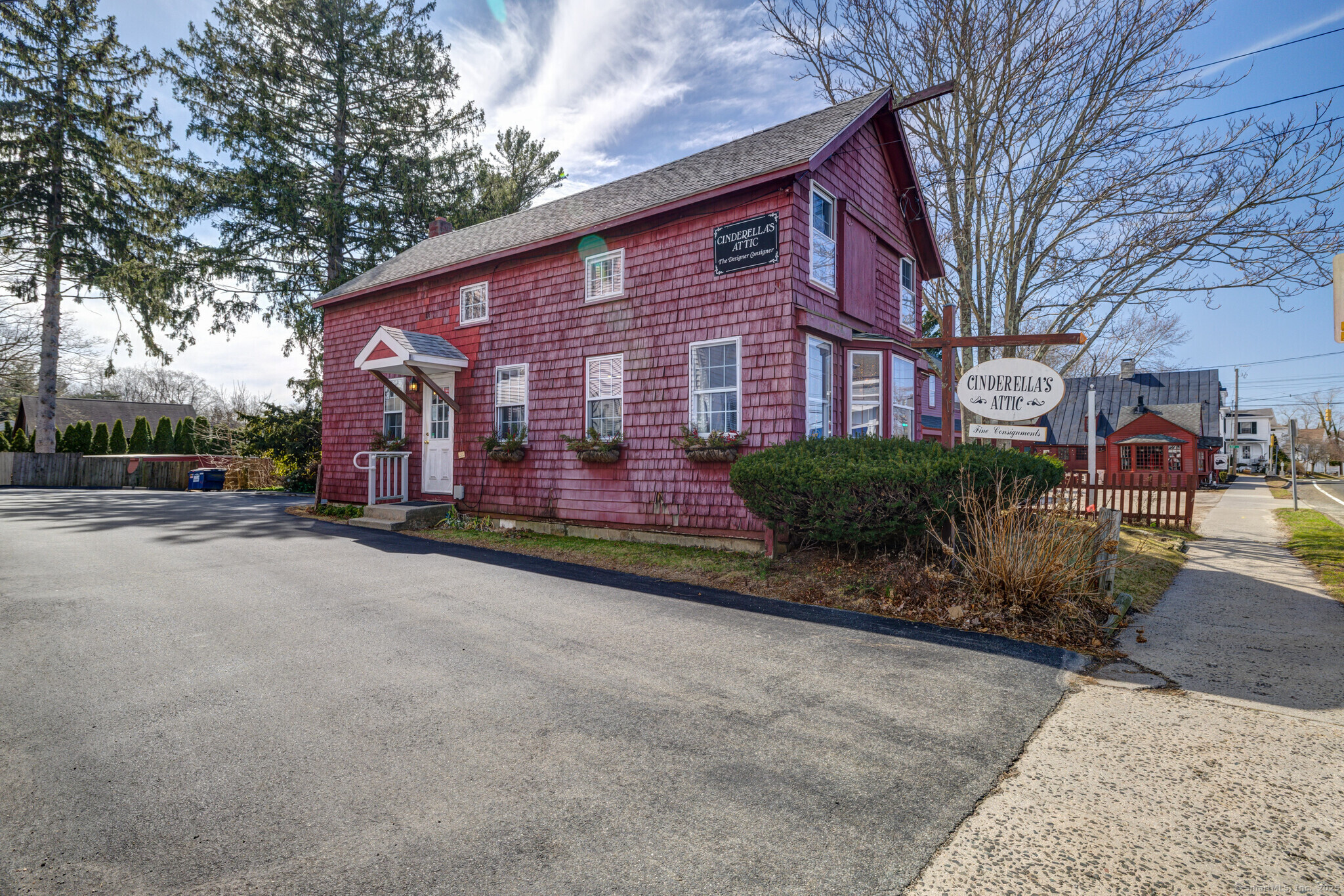 1058 Boston Post Road Property Photo 1