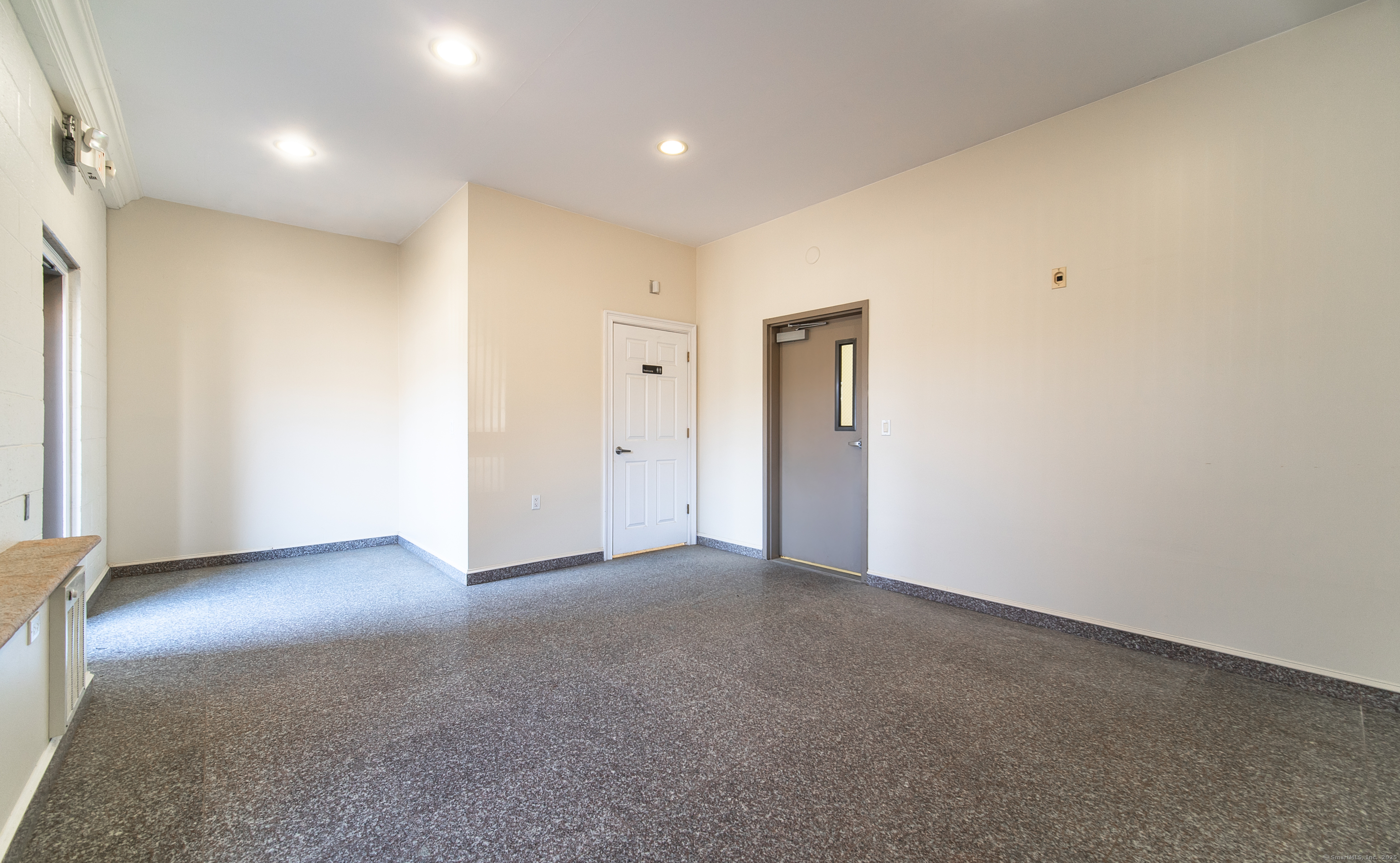 900 Corporate C Row Property Photo 6