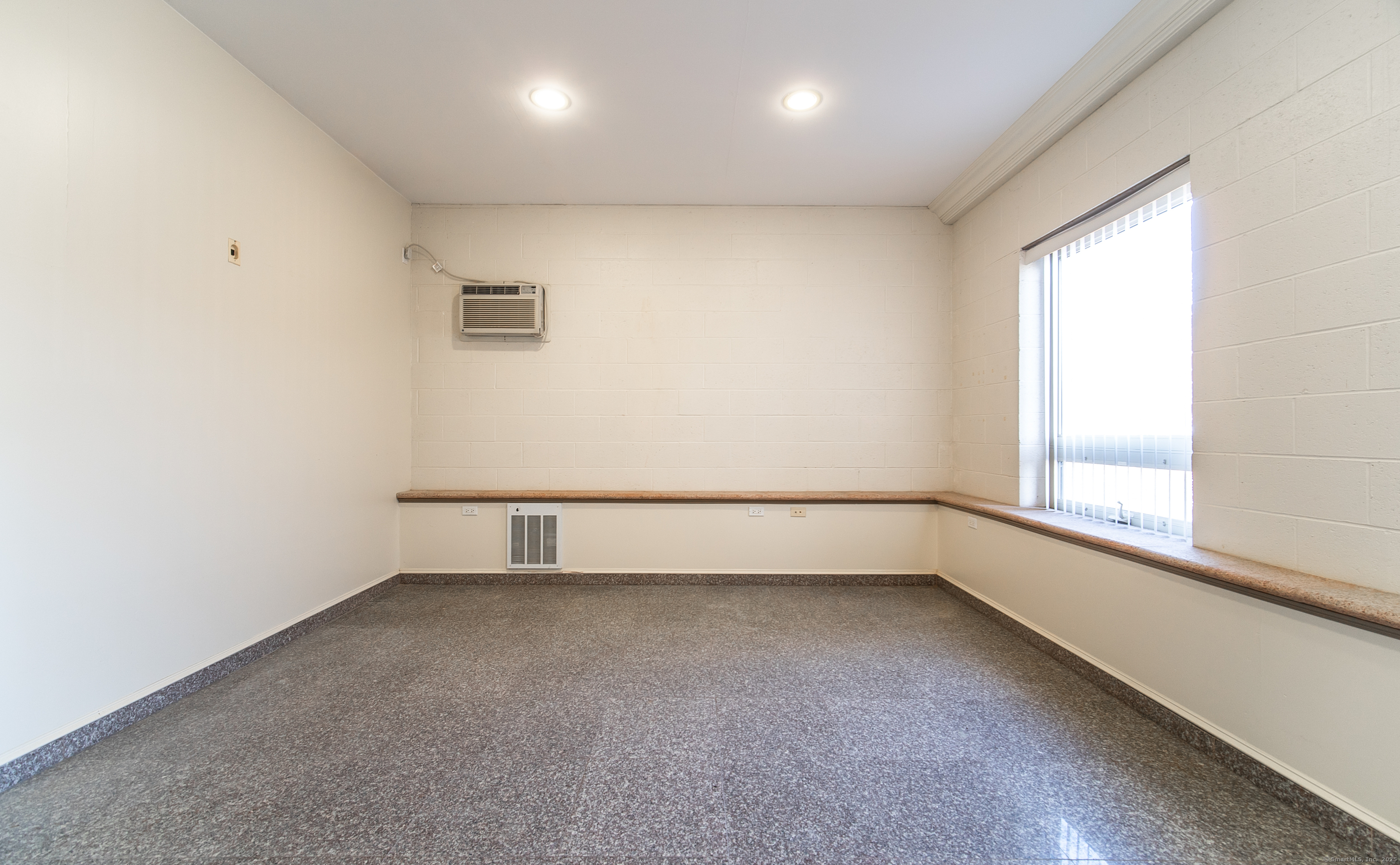 900 Corporate C Row Property Photo 7