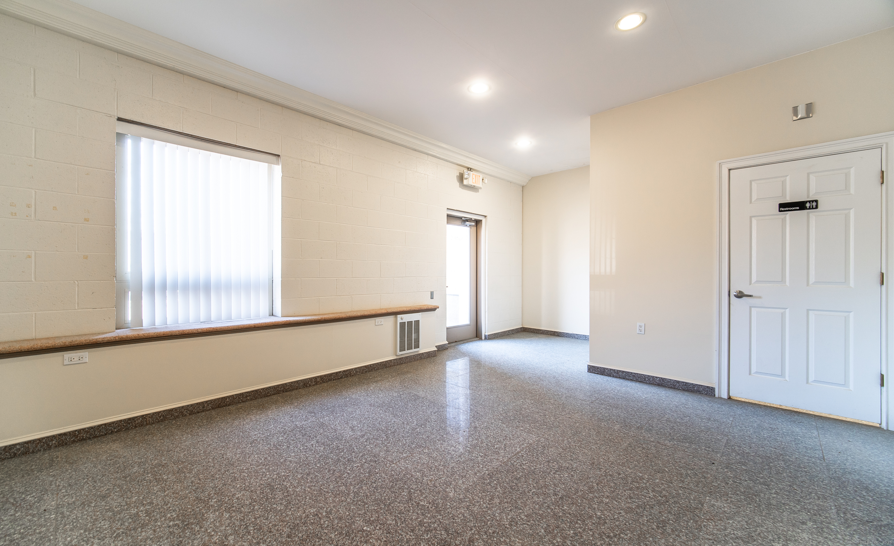 900 Corporate C Row Property Photo 8