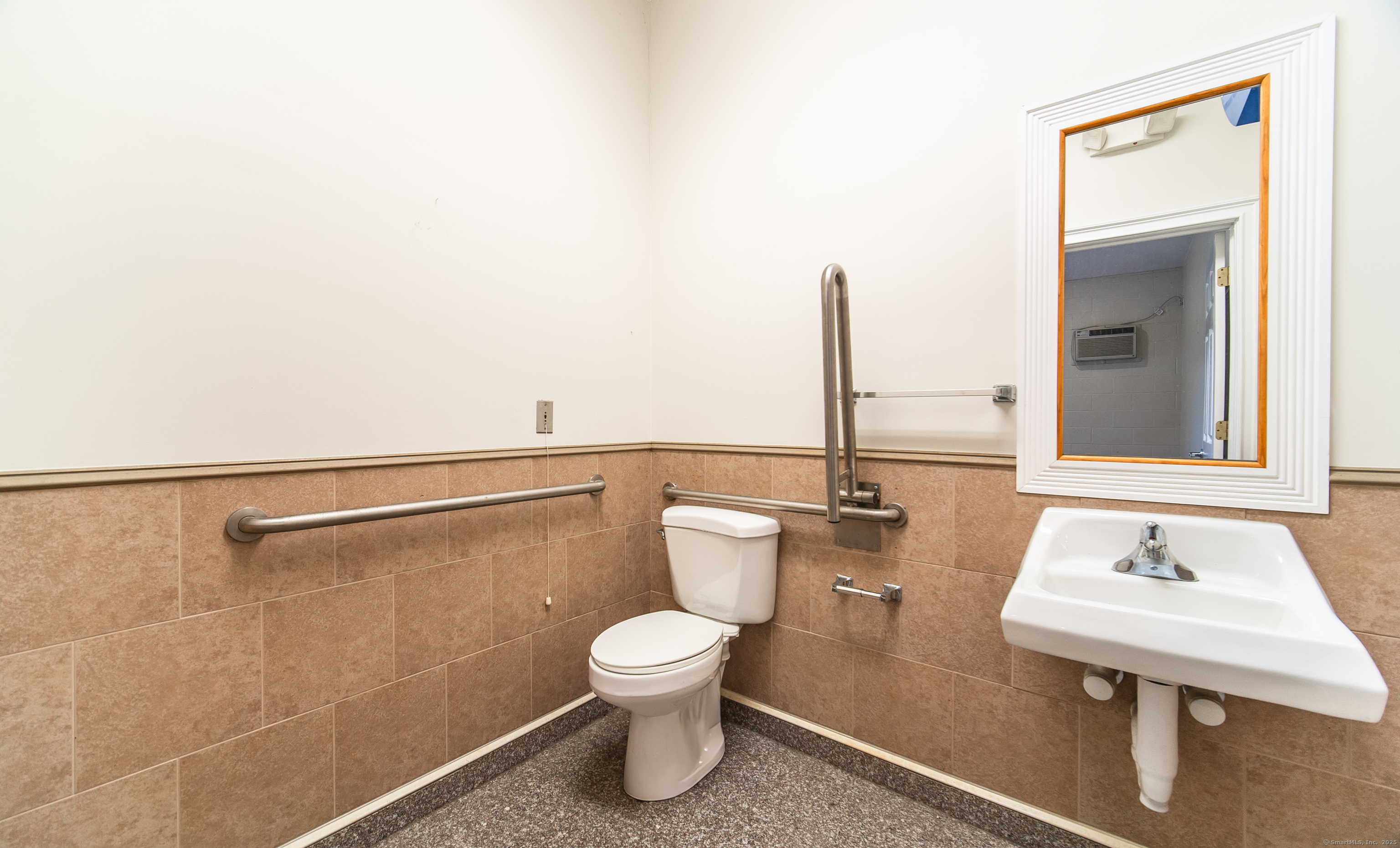 900 Corporate C Row Property Photo 9