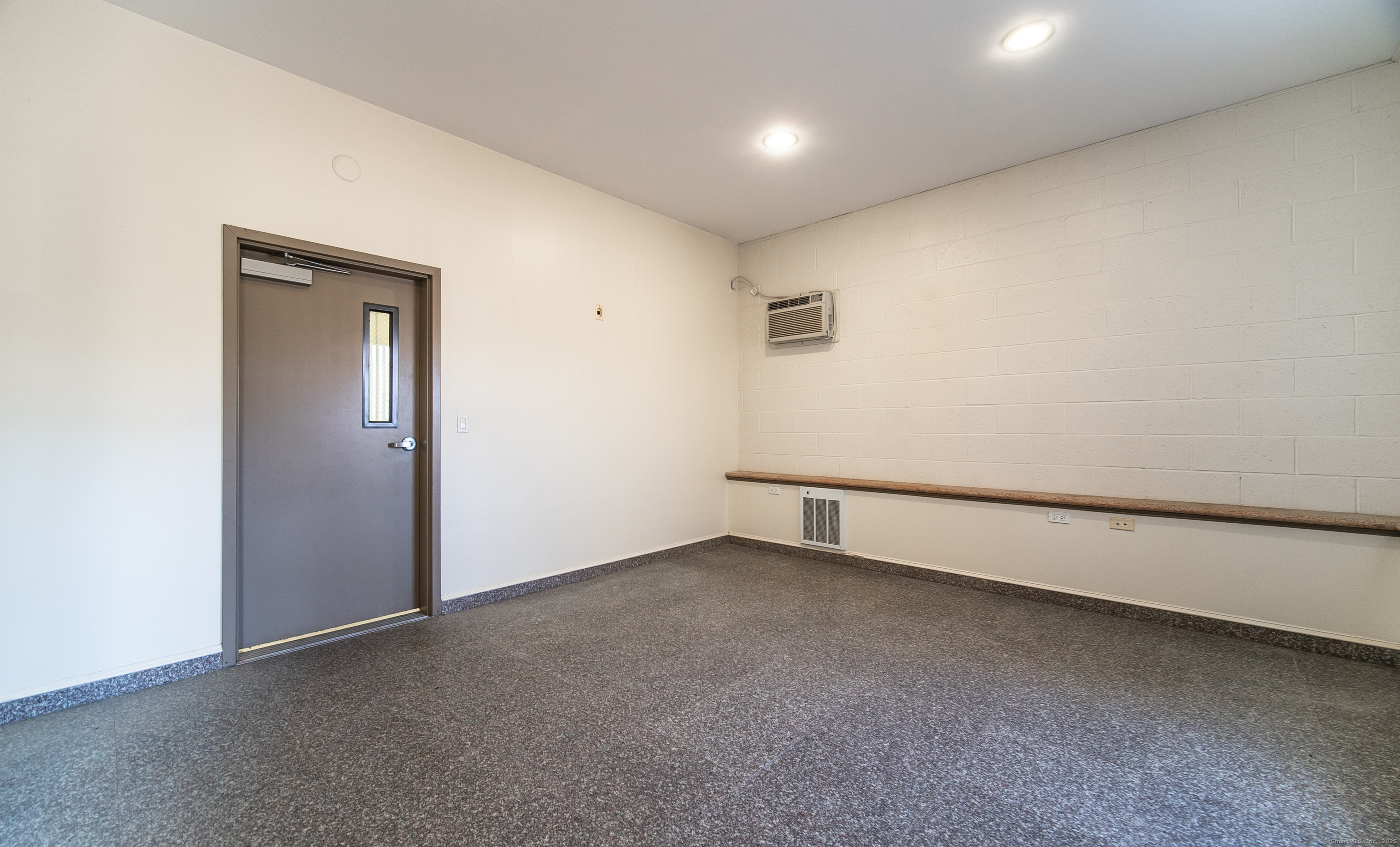 900 Corporate C Row Property Photo 10