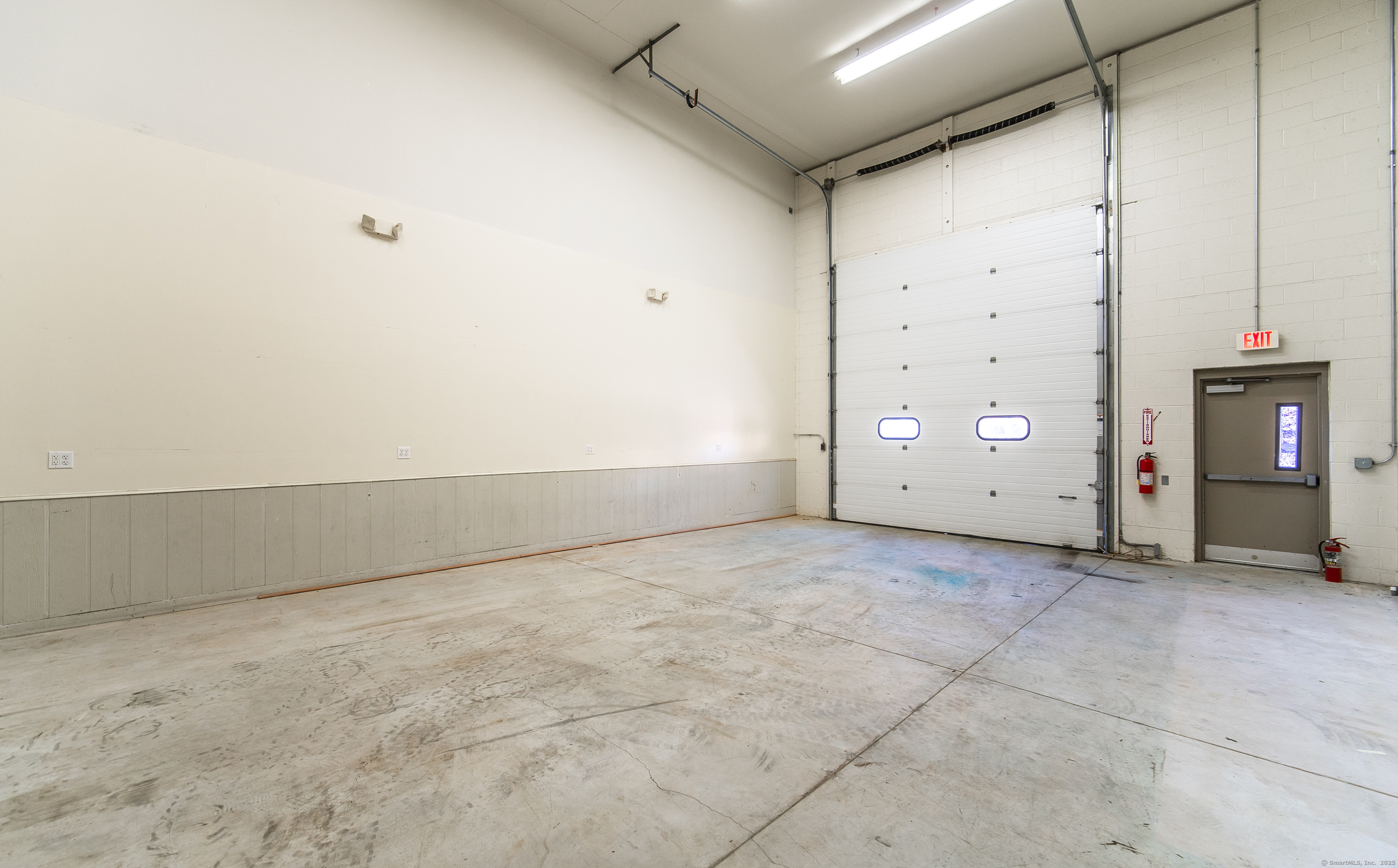 900 Corporate C Row Property Photo 12
