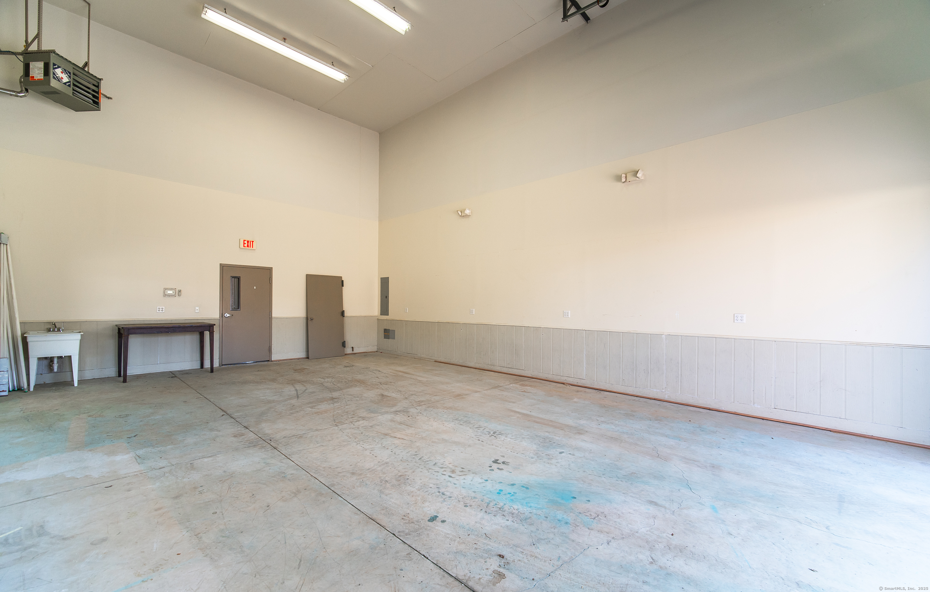 900 Corporate C Row Property Photo 15