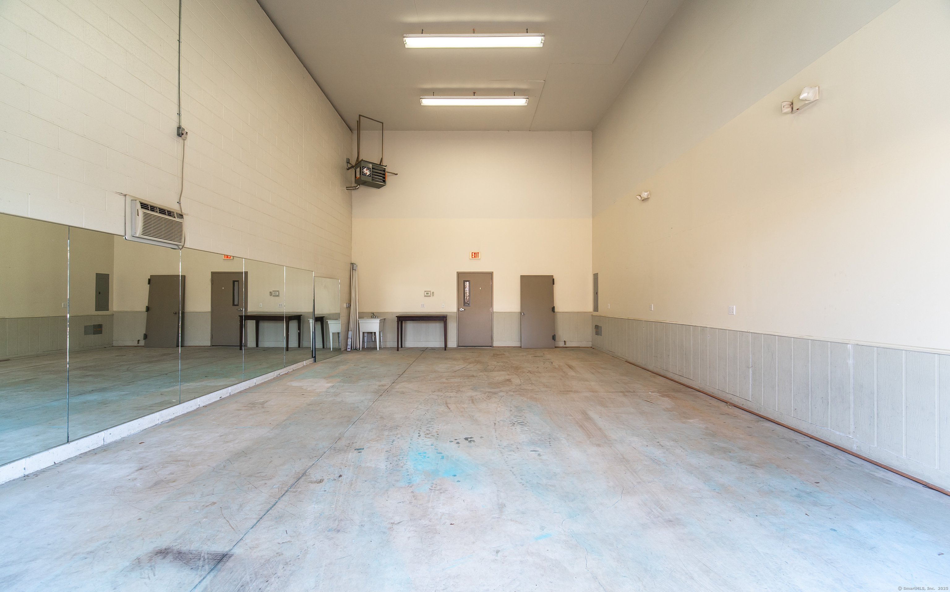 900 Corporate C Row Property Photo 16