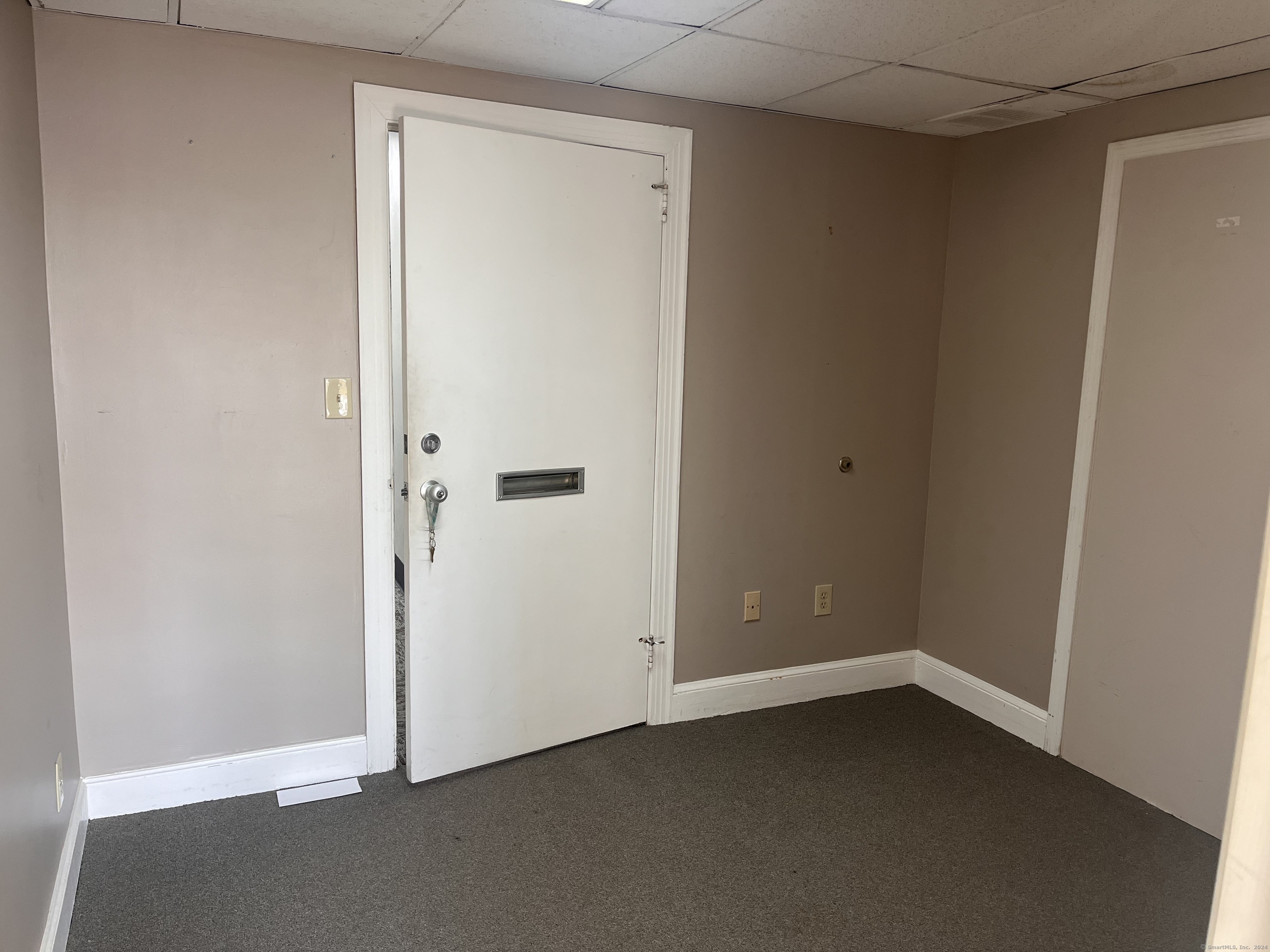 998 Farmington Suite 201 Avenue Property Photo 4