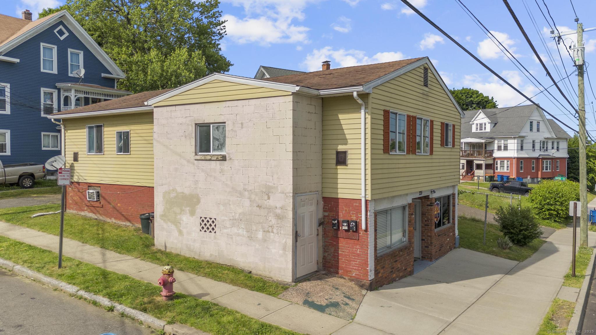 235 Hanover Street Property Photo 5
