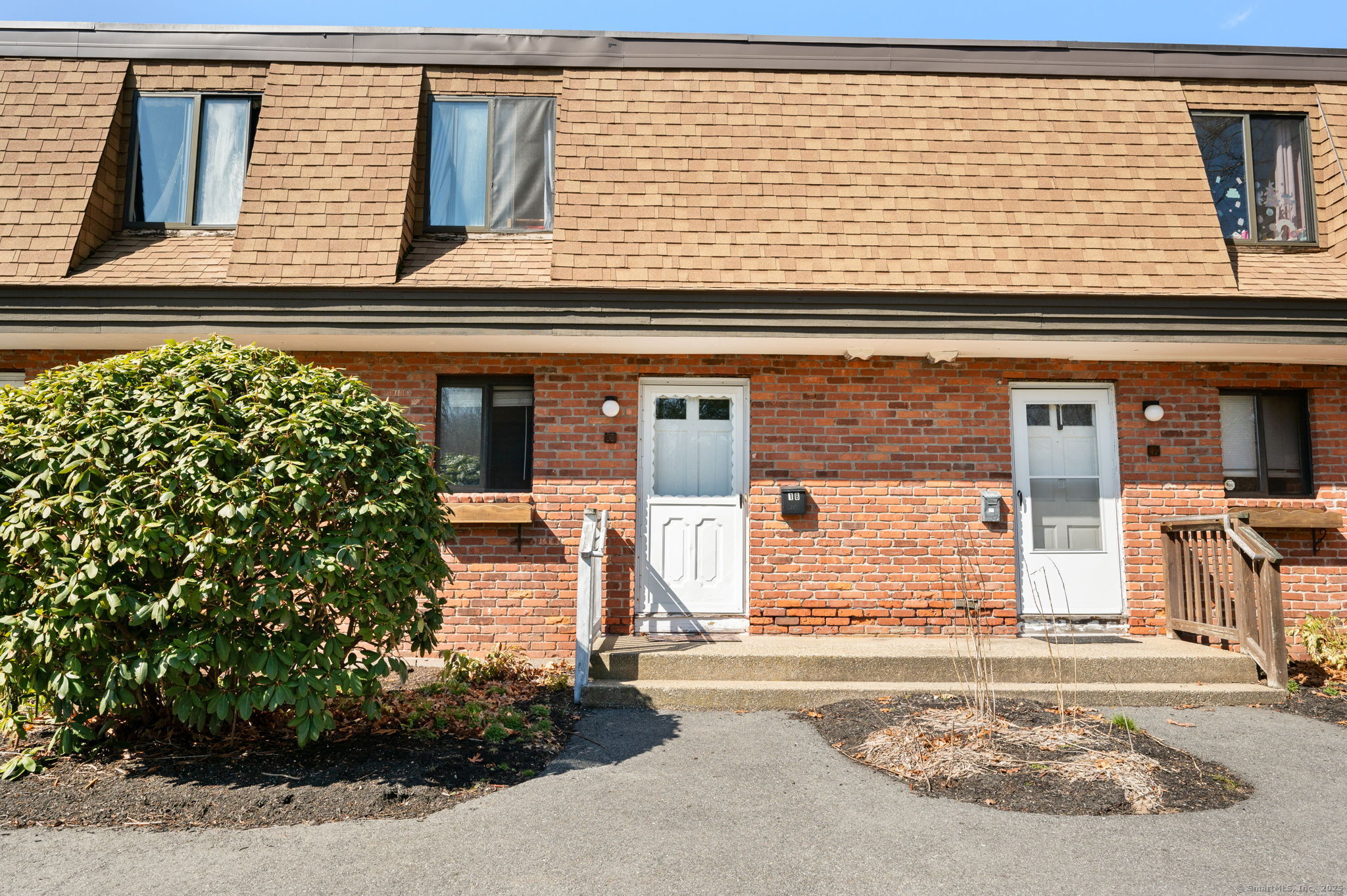 11 King Arthur Dr Property Photo 1