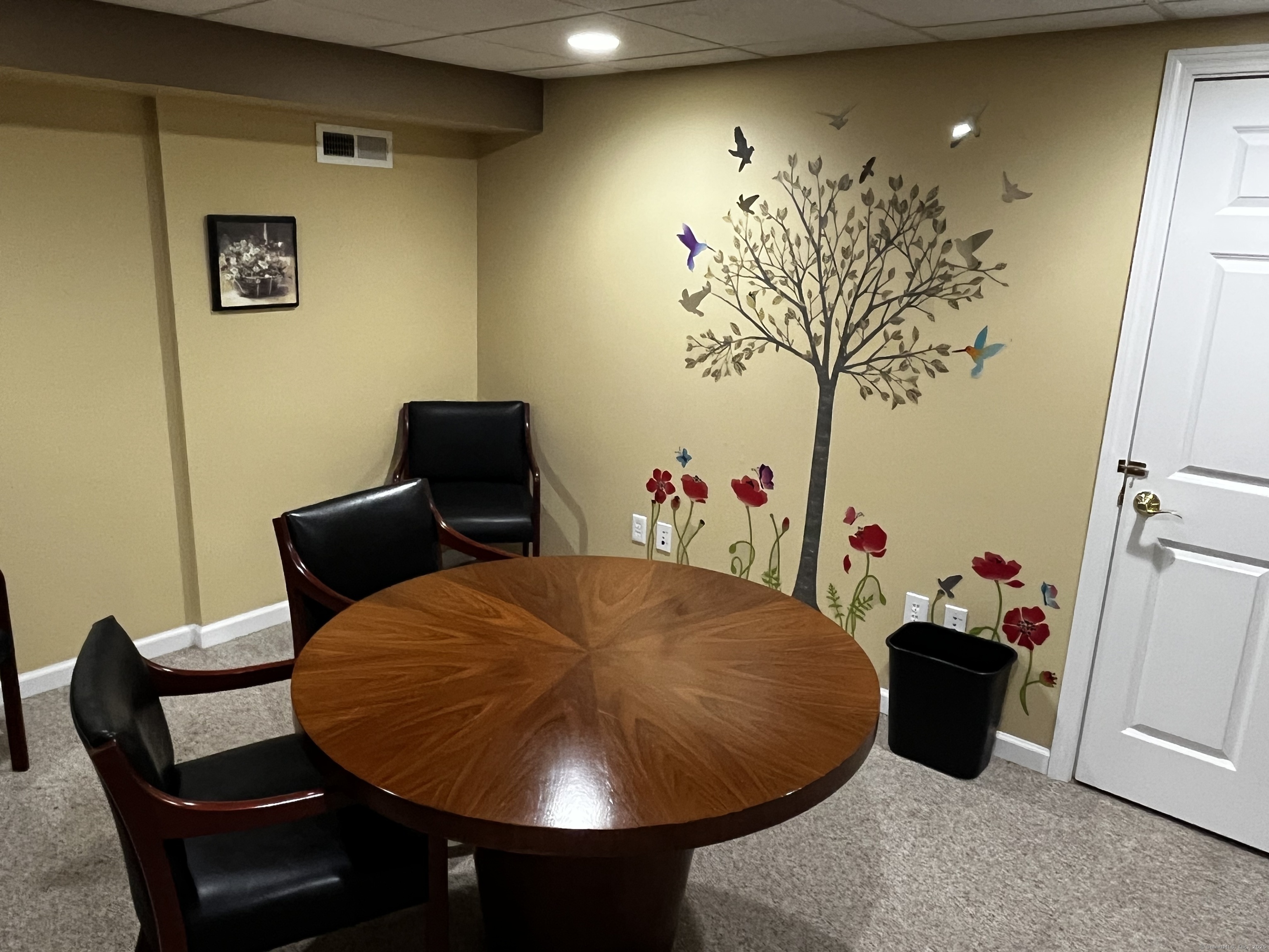 142 Queen Street Property Photo 2
