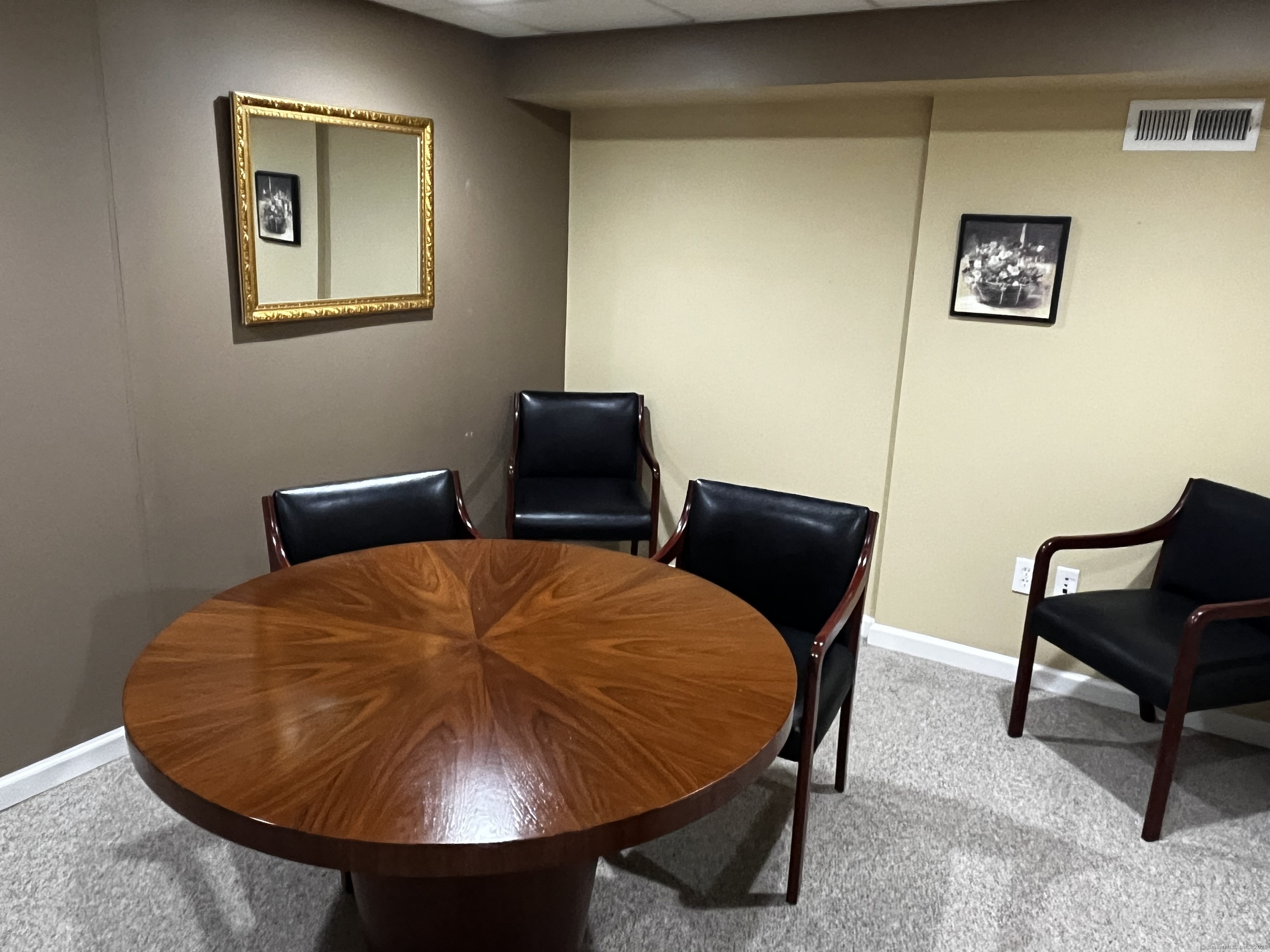 142 Queen Street Property Photo 3