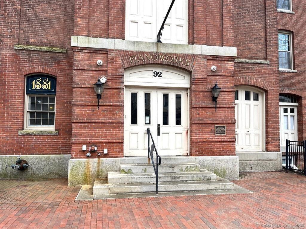 92 Main St Property Photo