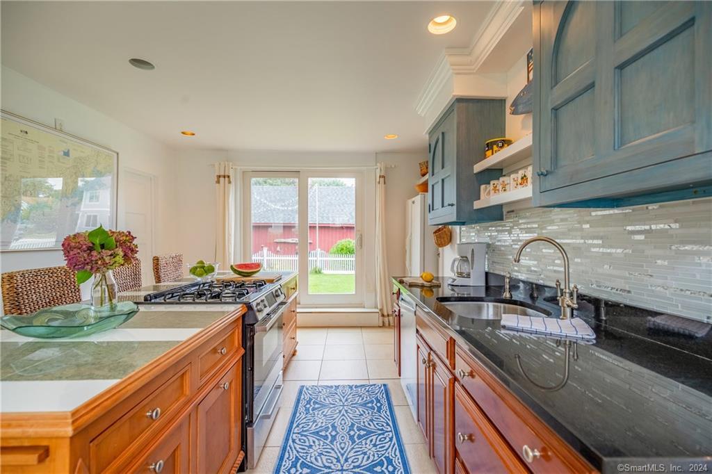 153 4th Avenue Property Photo 11